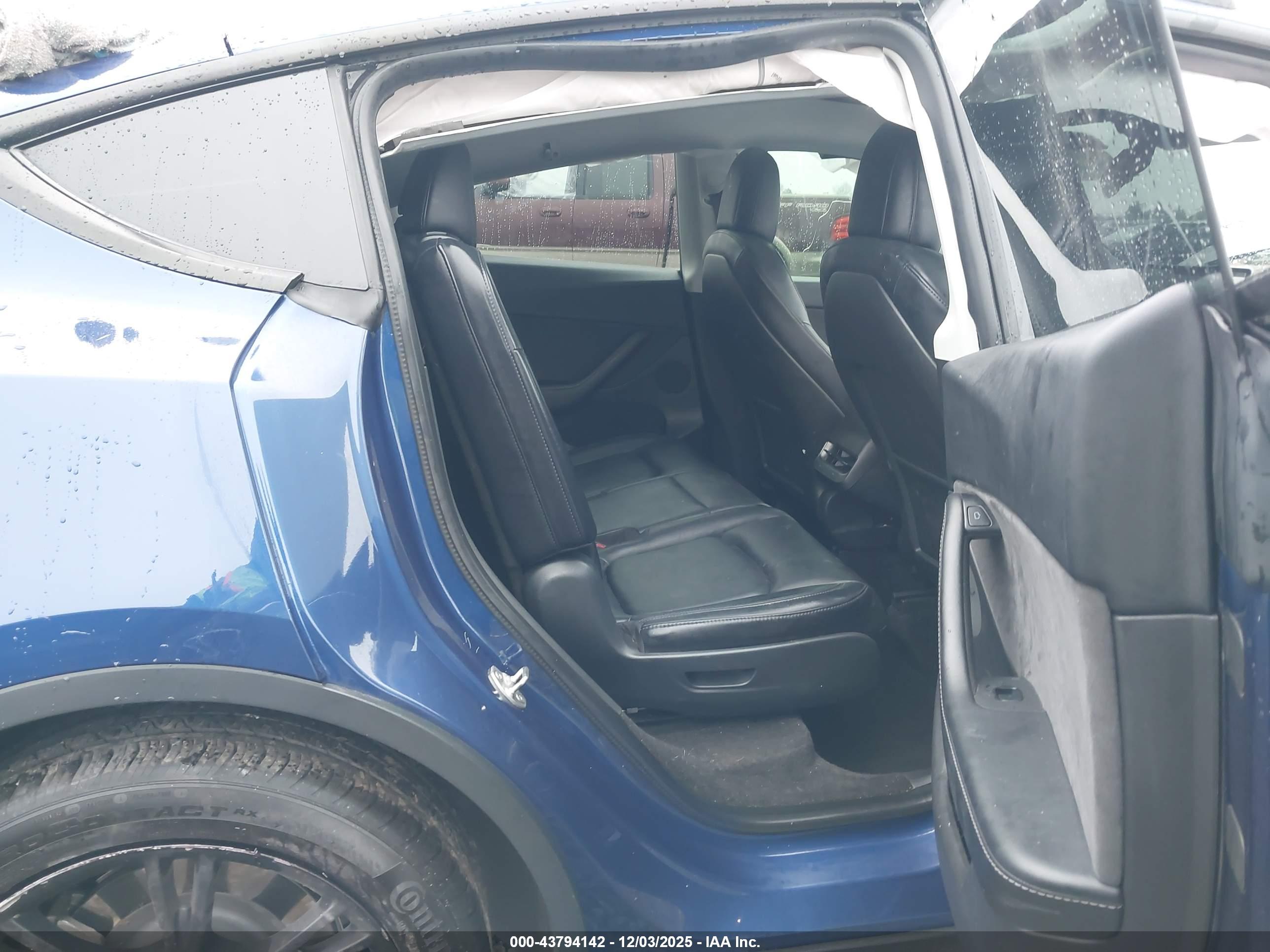TESLA MODEL image 8
