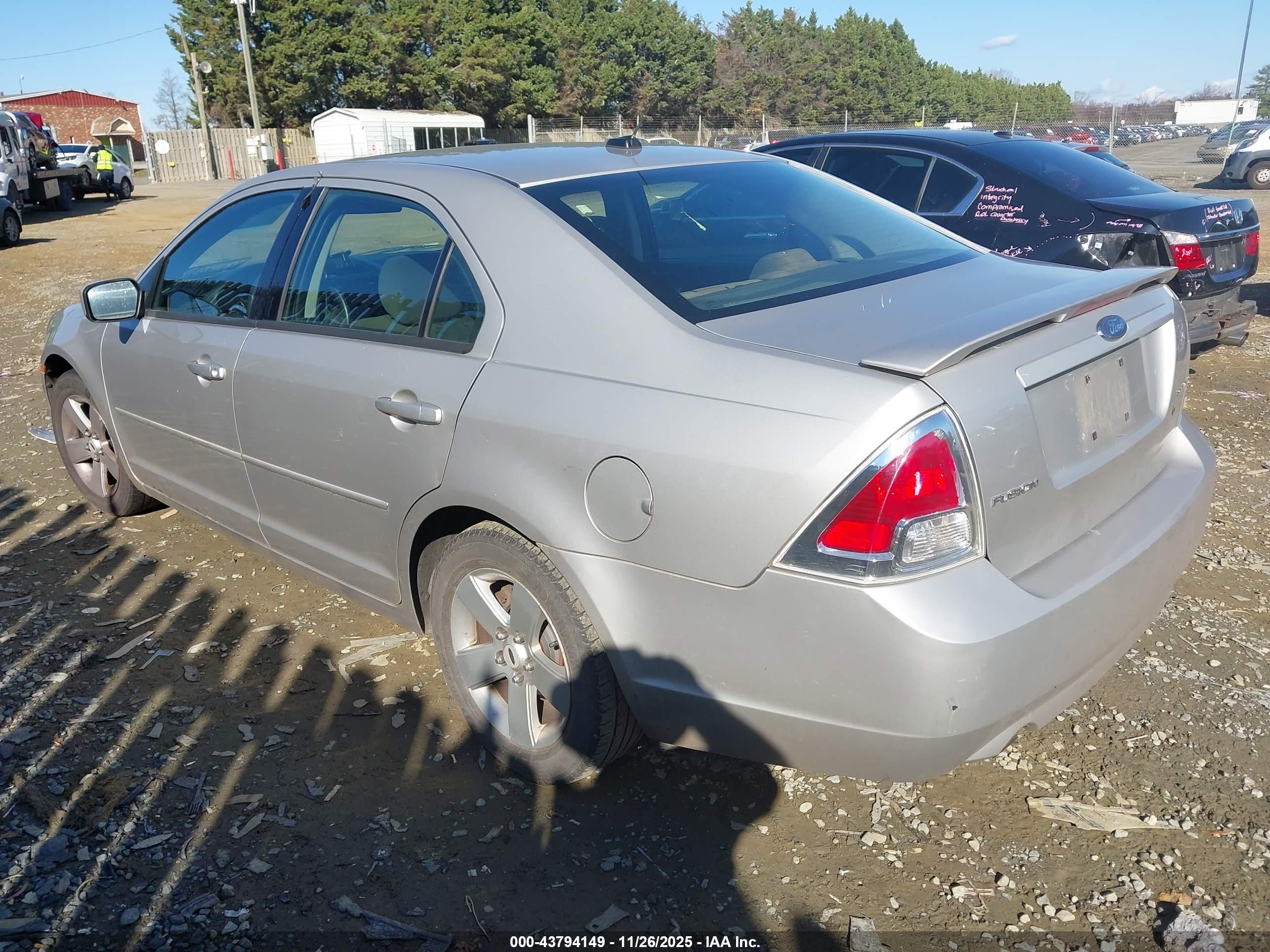 FORD FUSION image 3