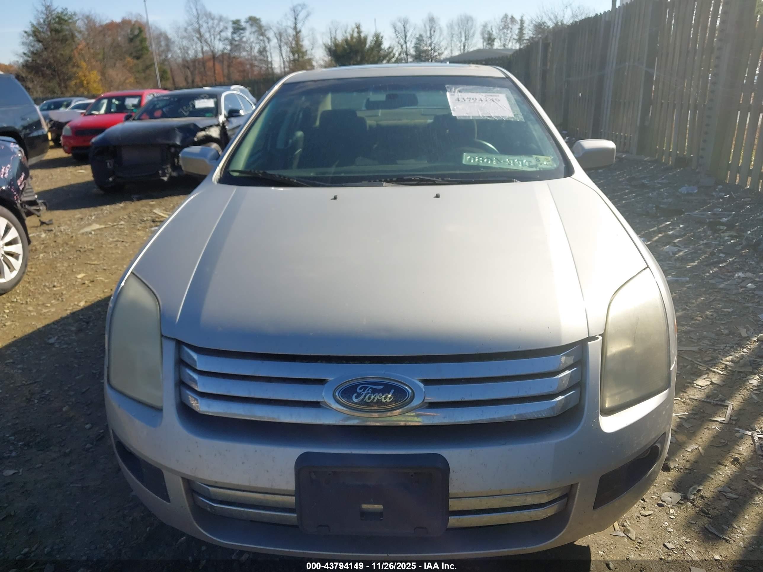 FORD FUSION image 6