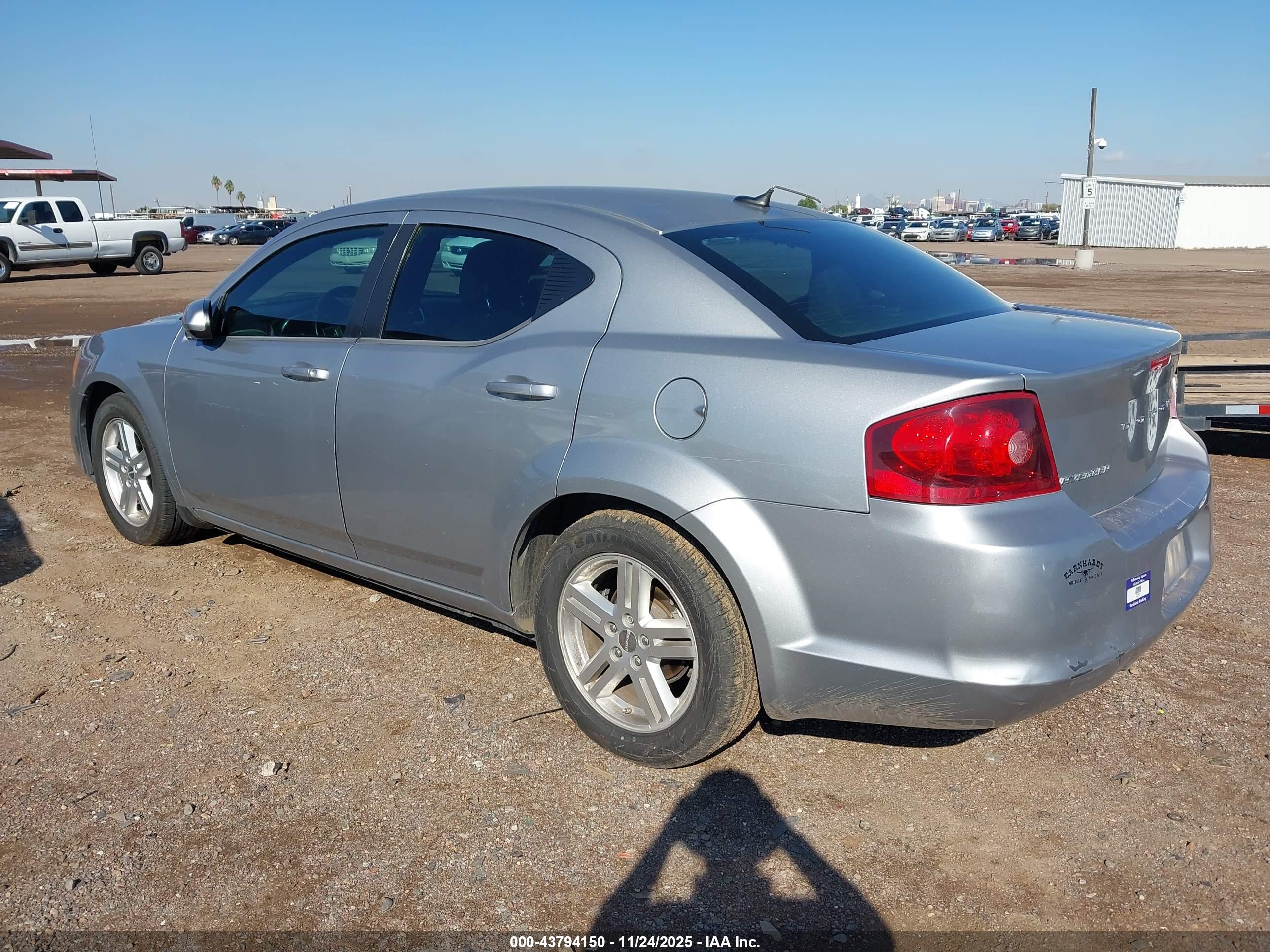 DODGE AVENGER image 3