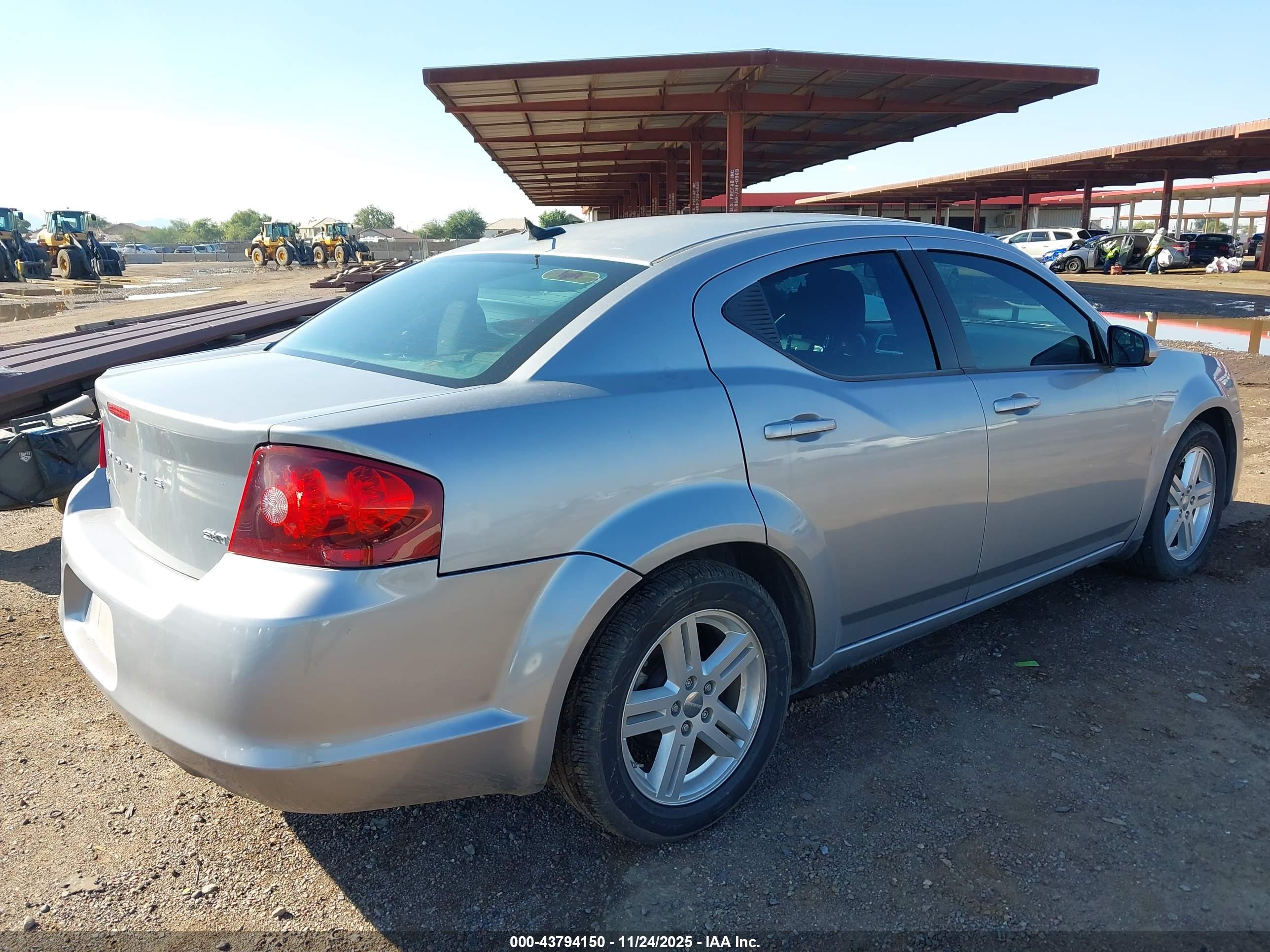 DODGE AVENGER image 4