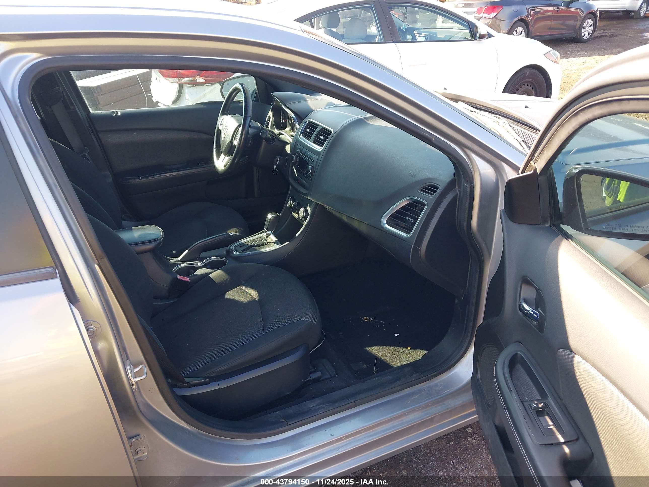 DODGE AVENGER image 5