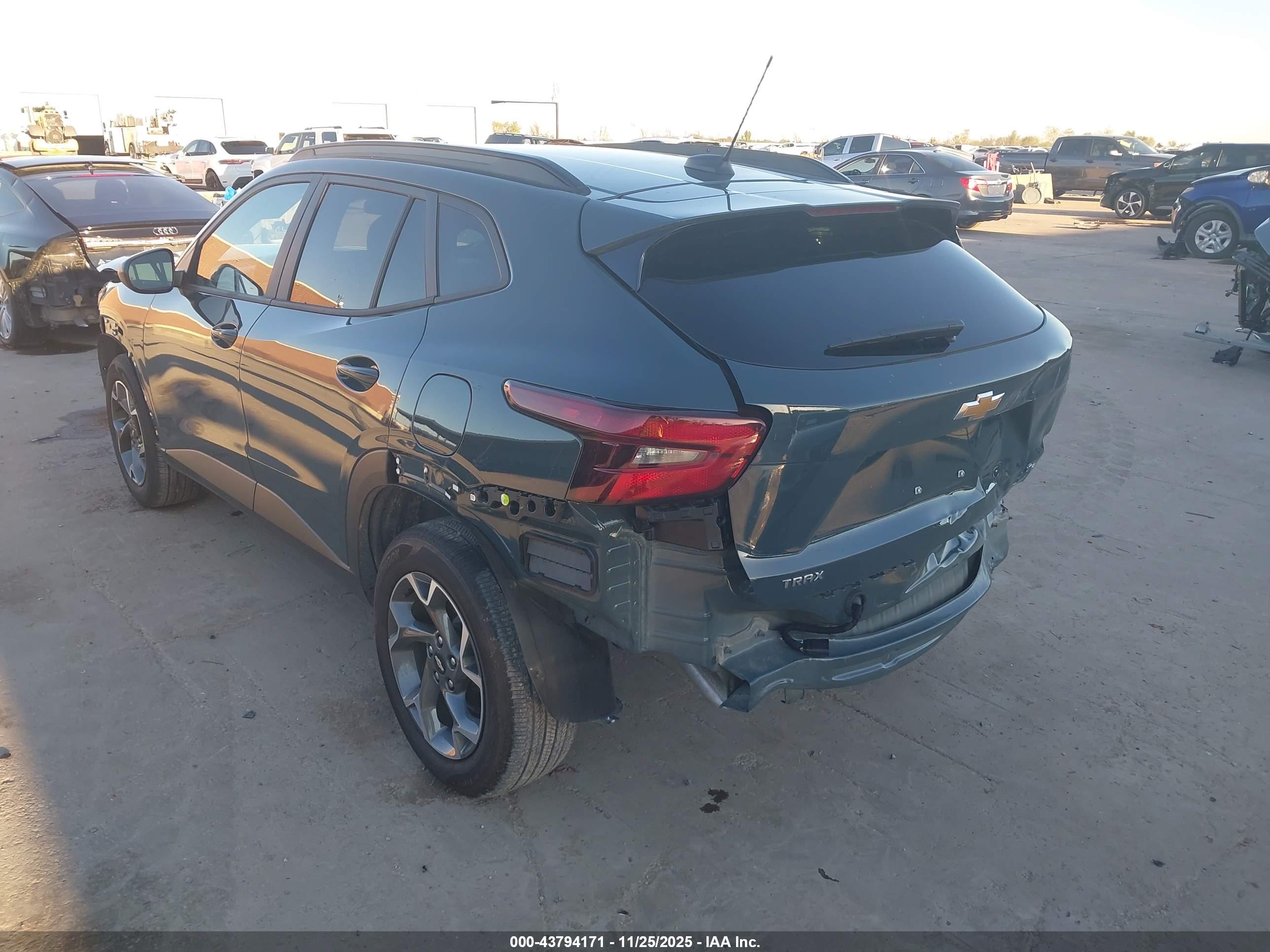 CHEVROLET TRAX image 3