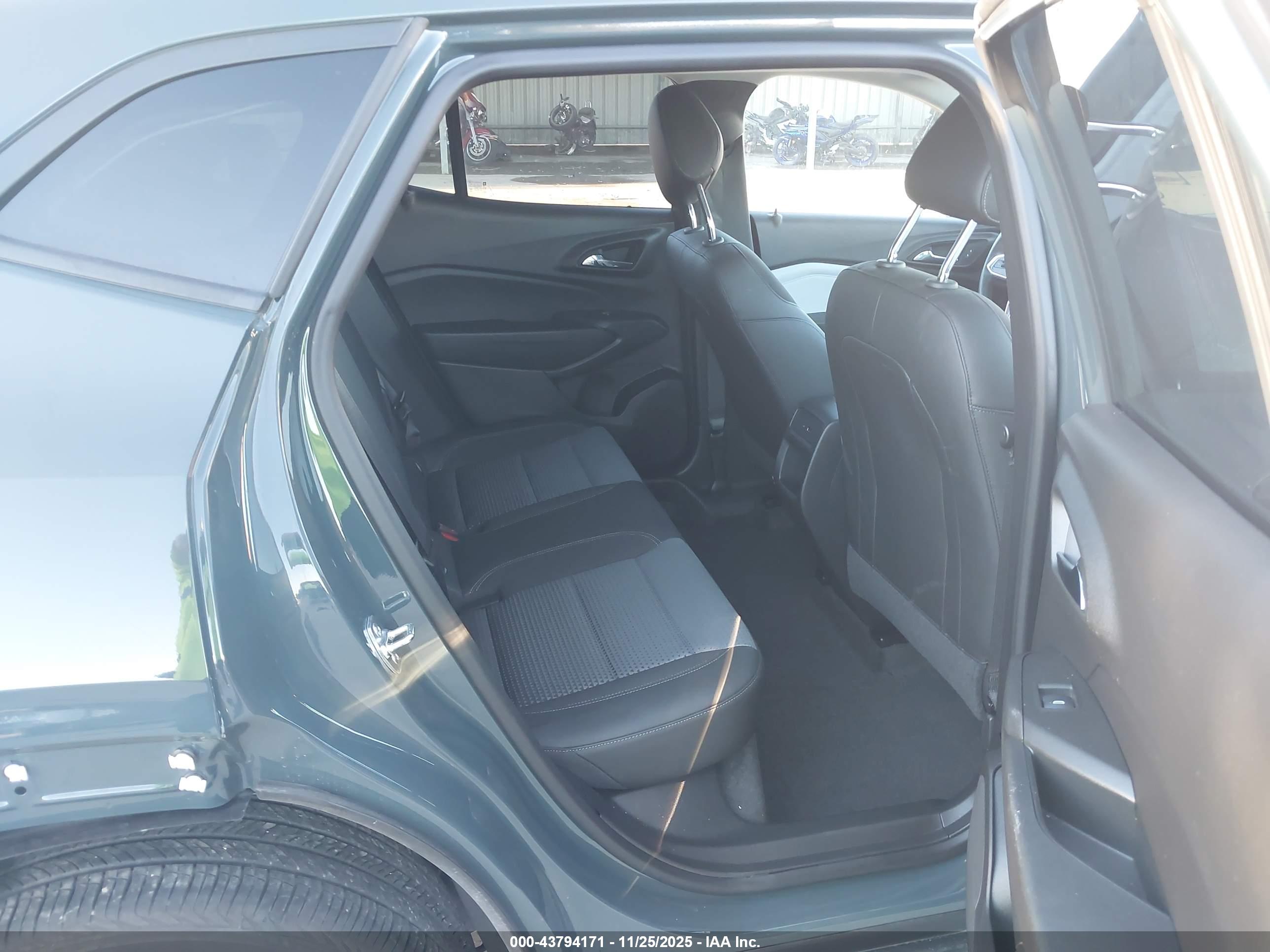CHEVROLET TRAX image 8