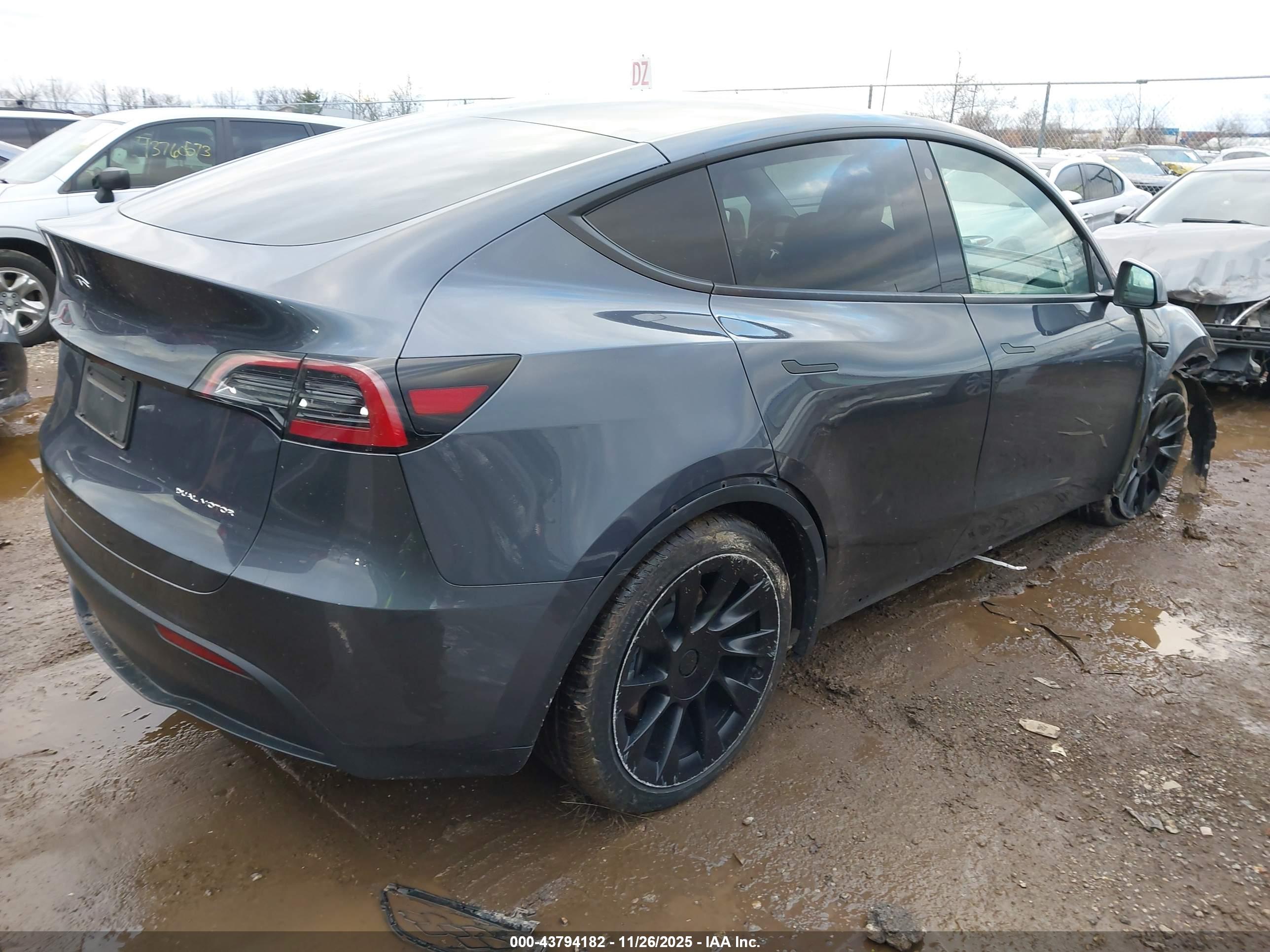 TESLA MODEL image 4