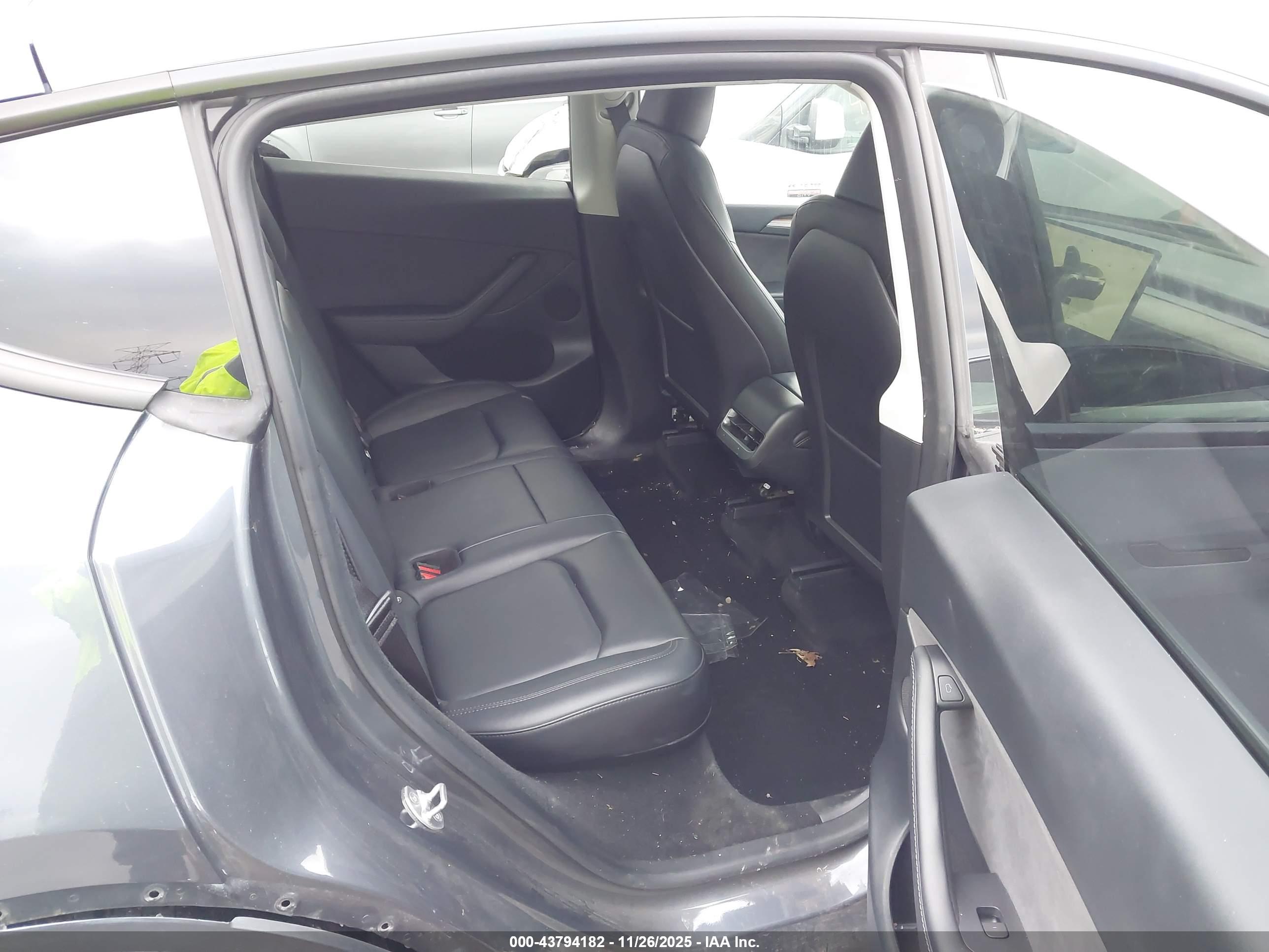 TESLA MODEL image 8