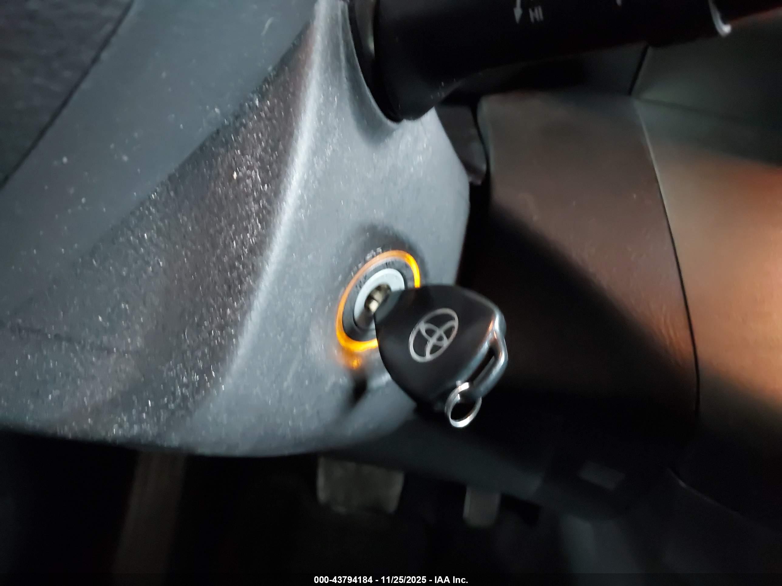 TOYOTA RAV4 image 11