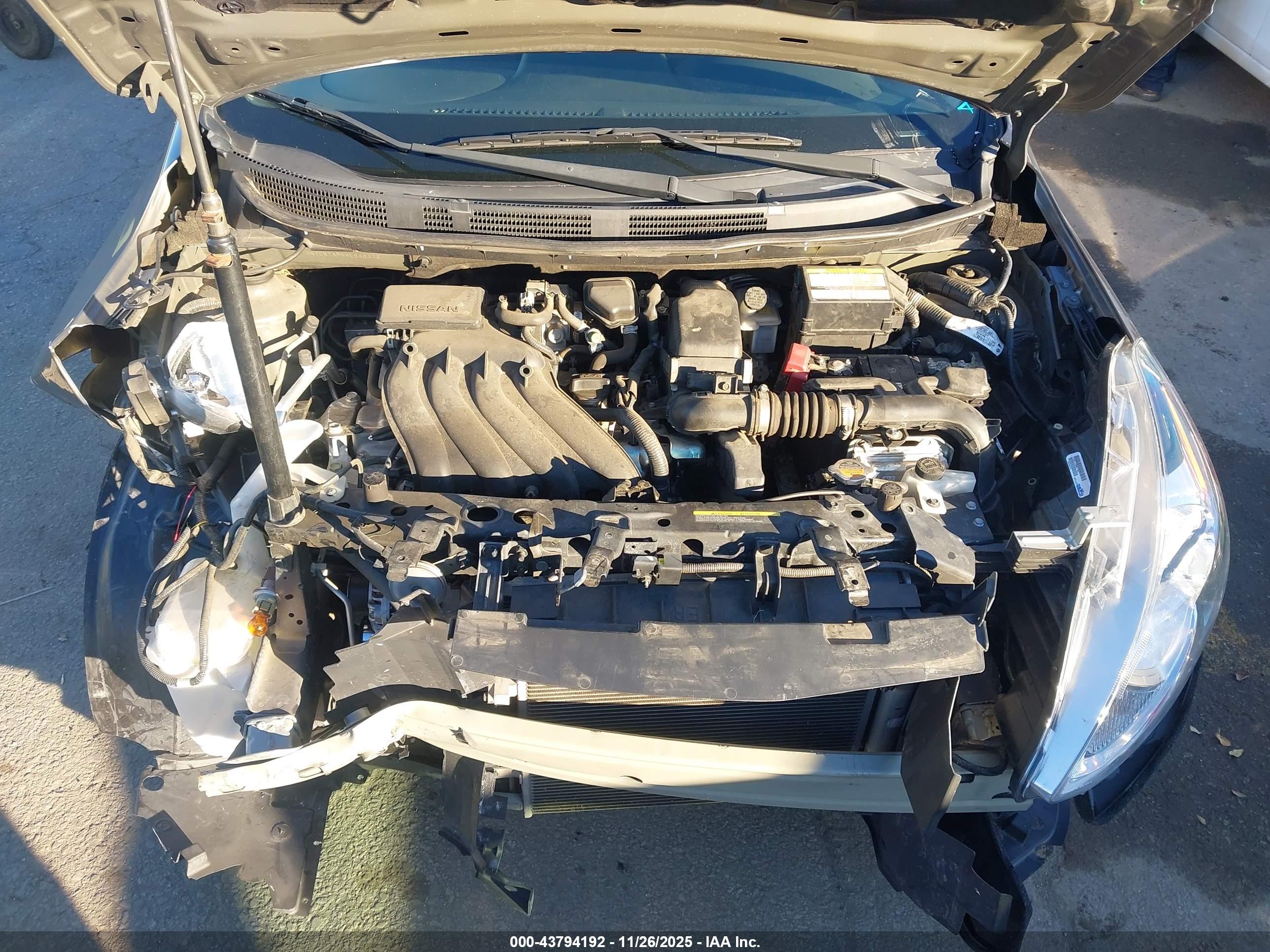 NISSAN VERSA image 10