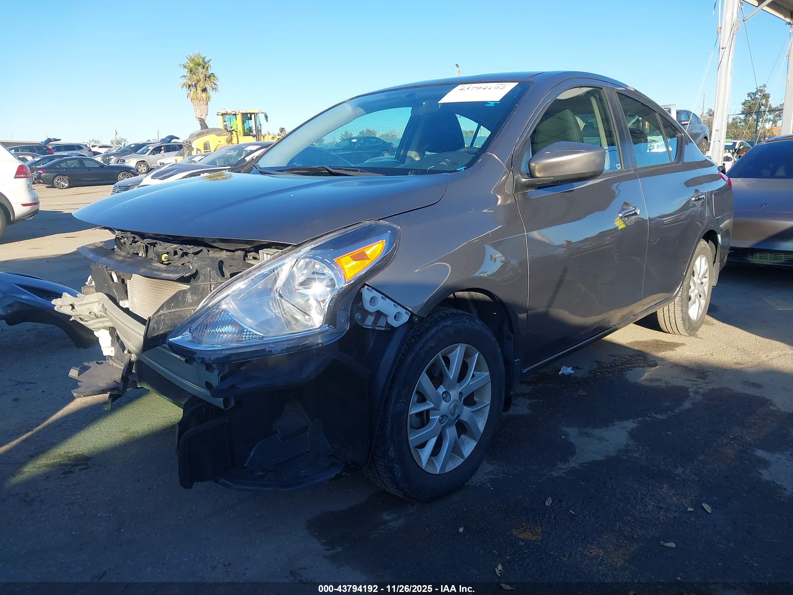 NISSAN VERSA image 2
