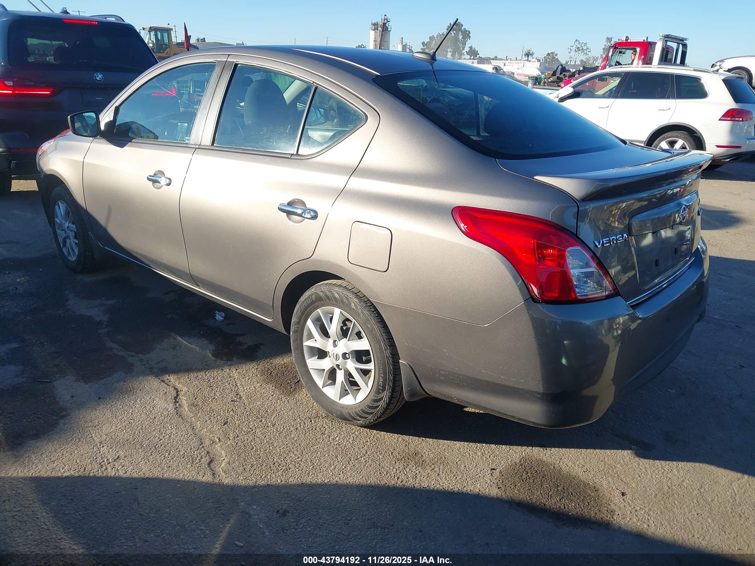 NISSAN VERSA image 3