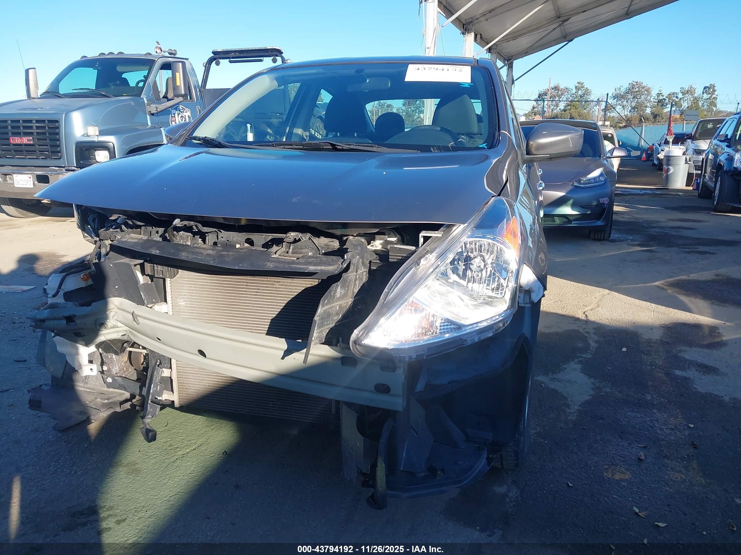 NISSAN VERSA image 6