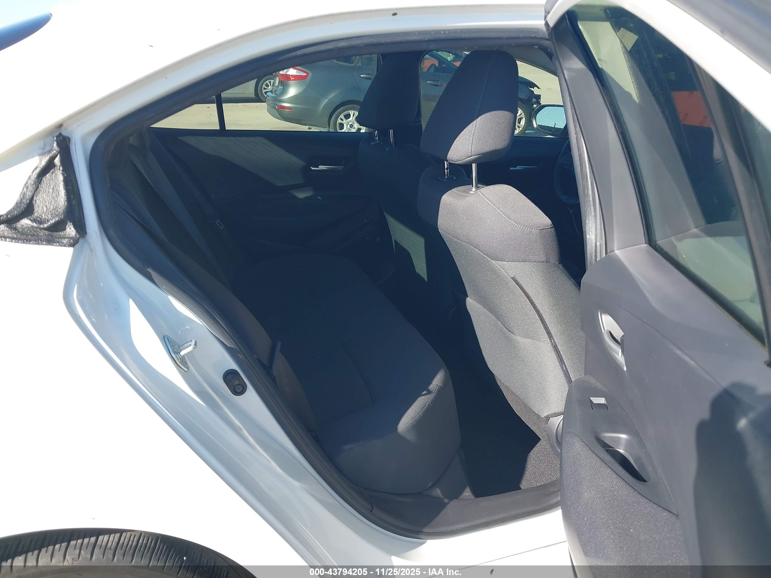 TOYOTA COROLLA image 8