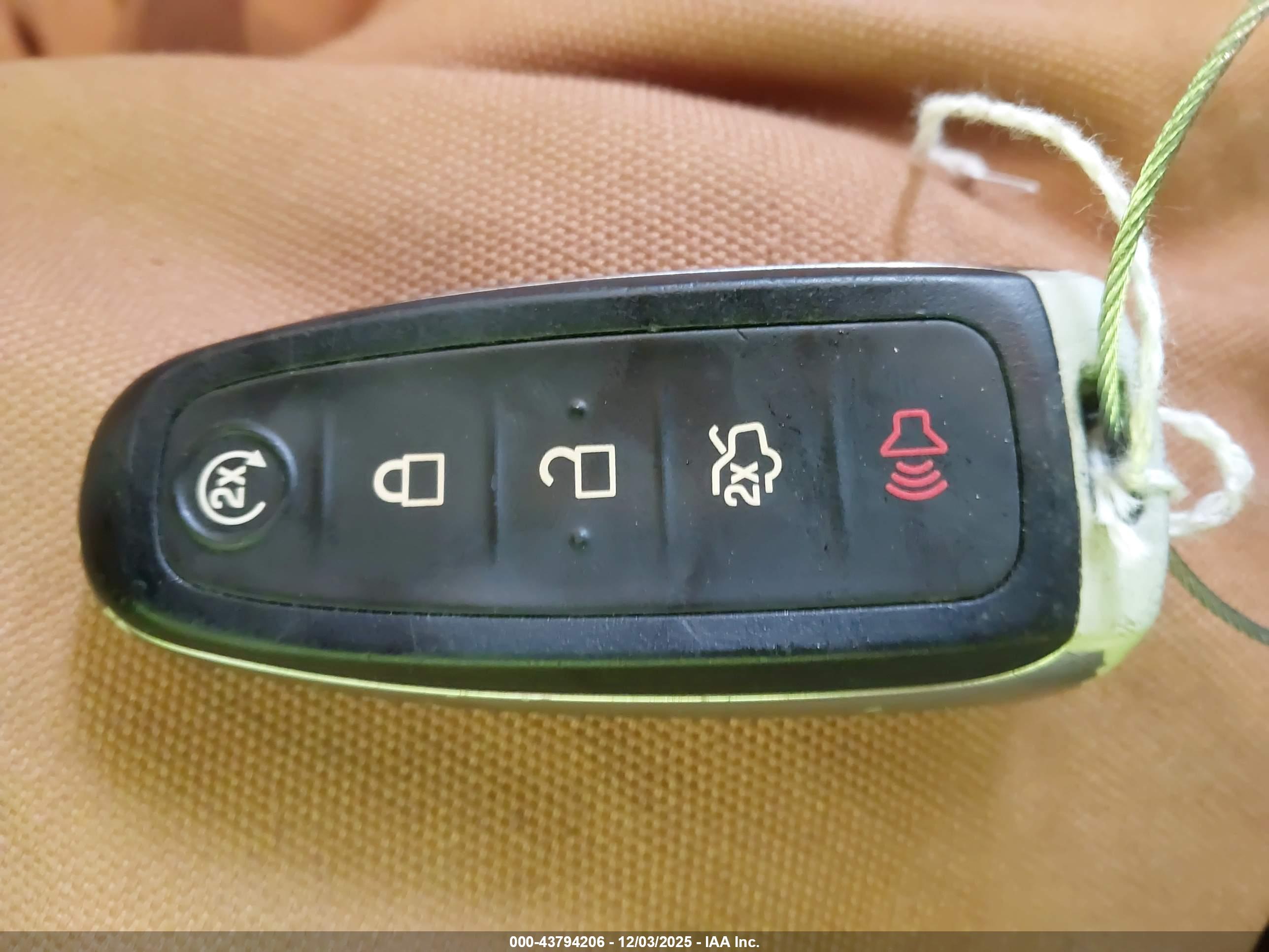 FORD TAURUS image 11