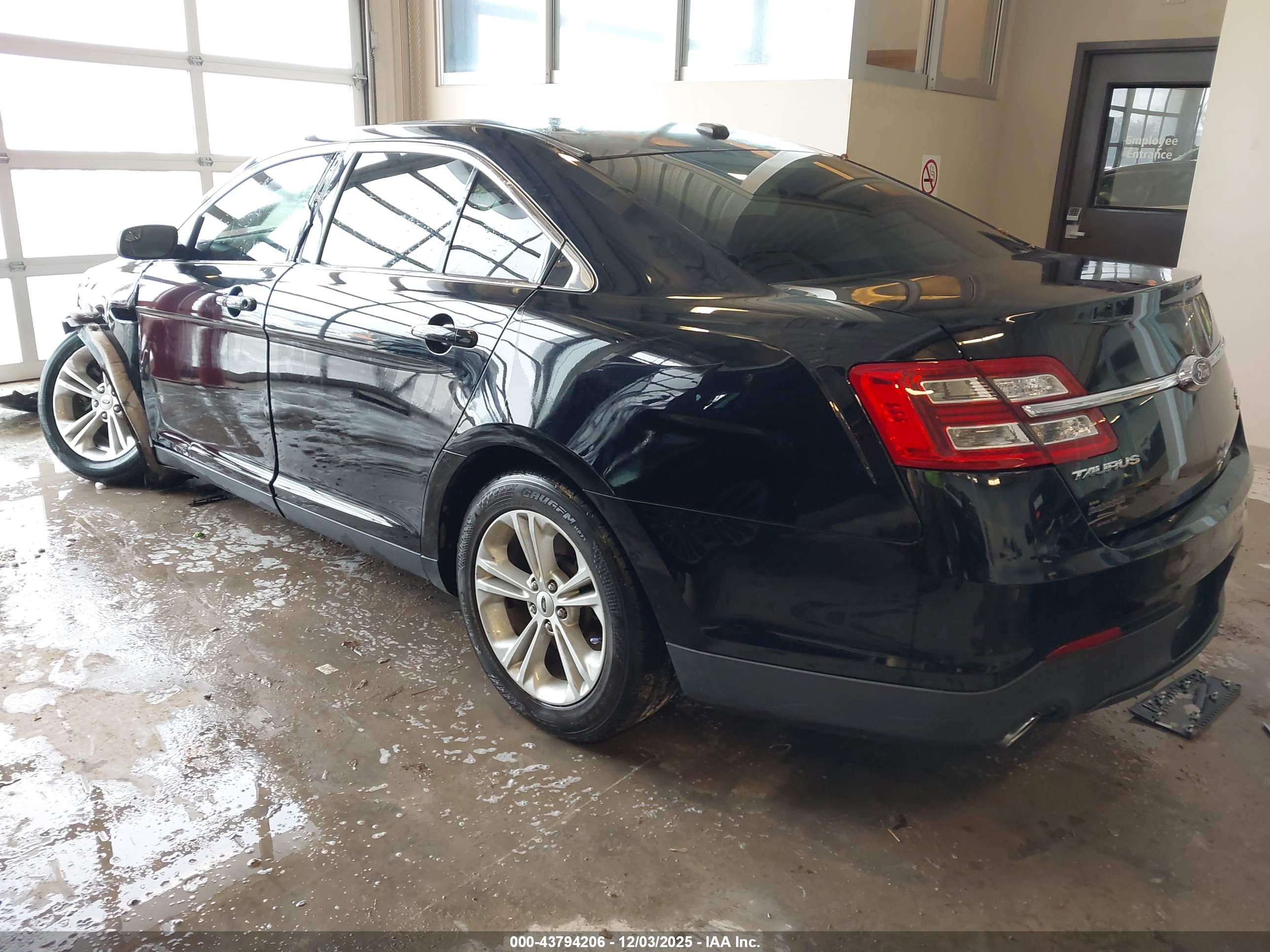 FORD TAURUS image 3