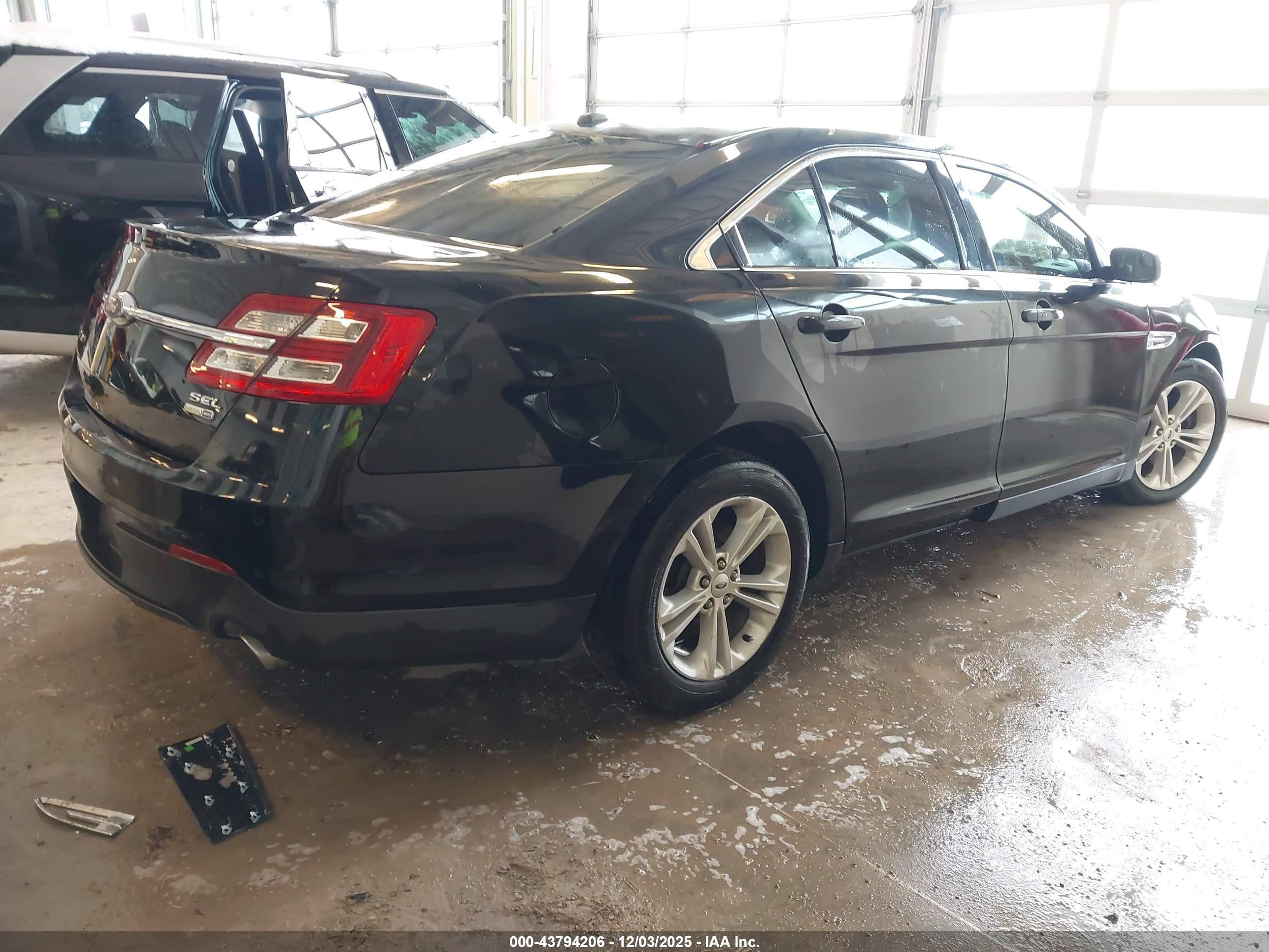 FORD TAURUS image 4