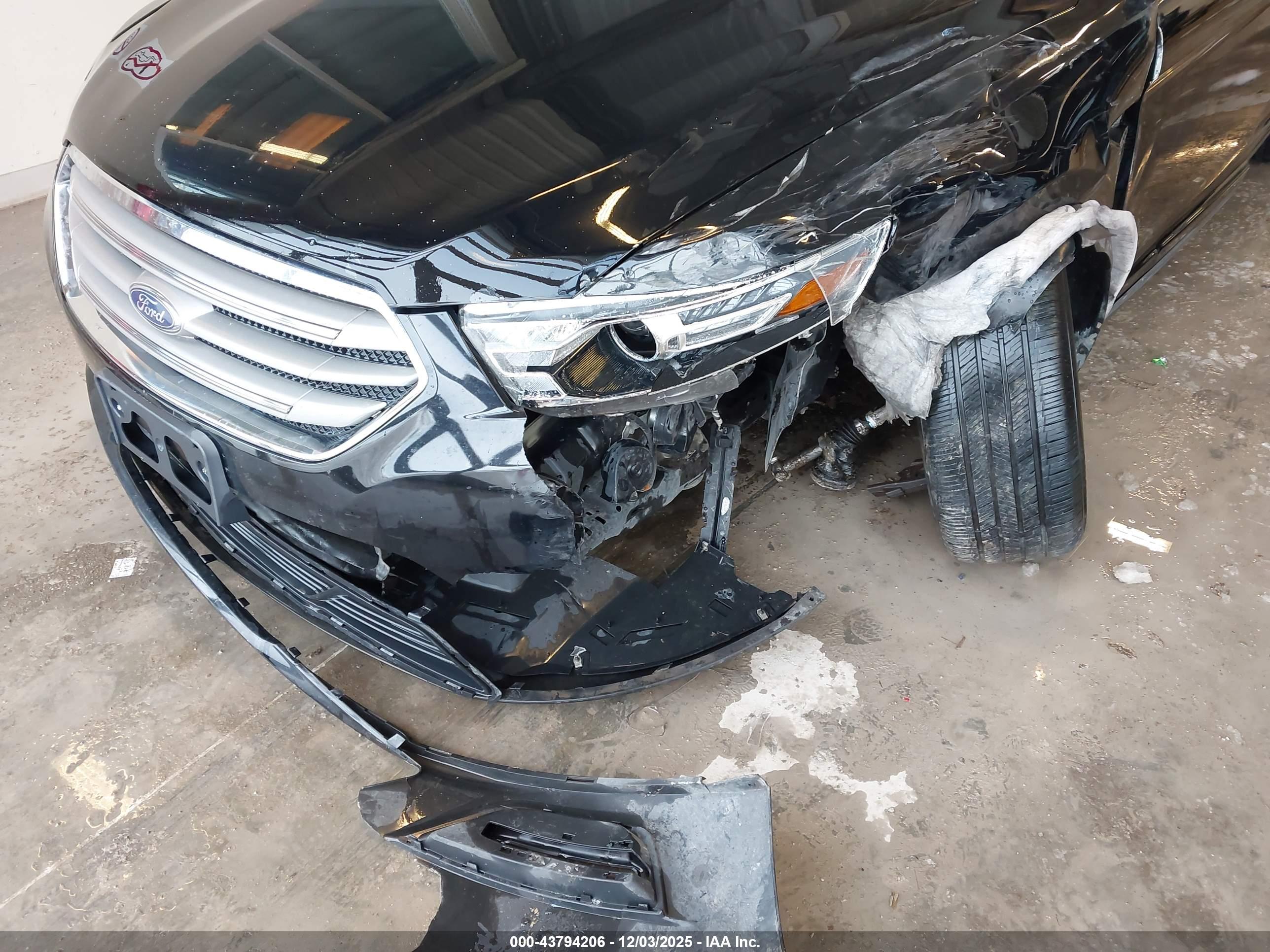 FORD TAURUS image 6