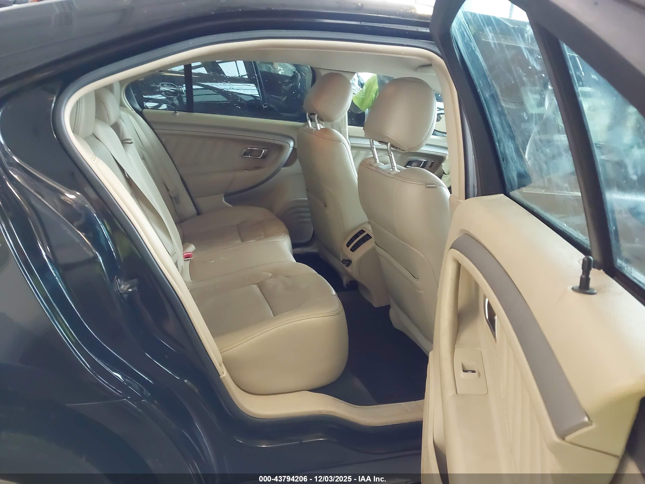 FORD TAURUS image 8