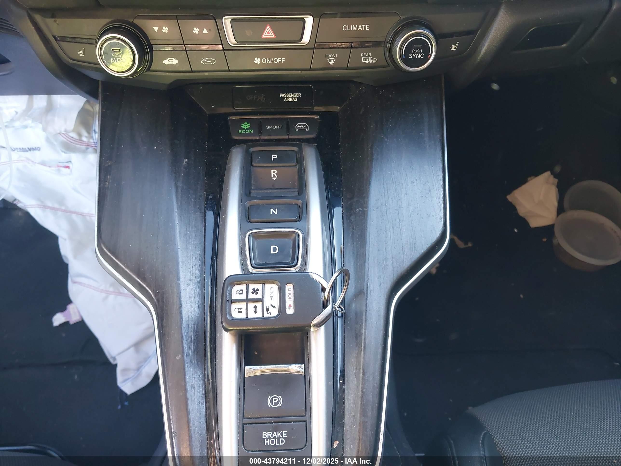 HONDA CLARITY image 11