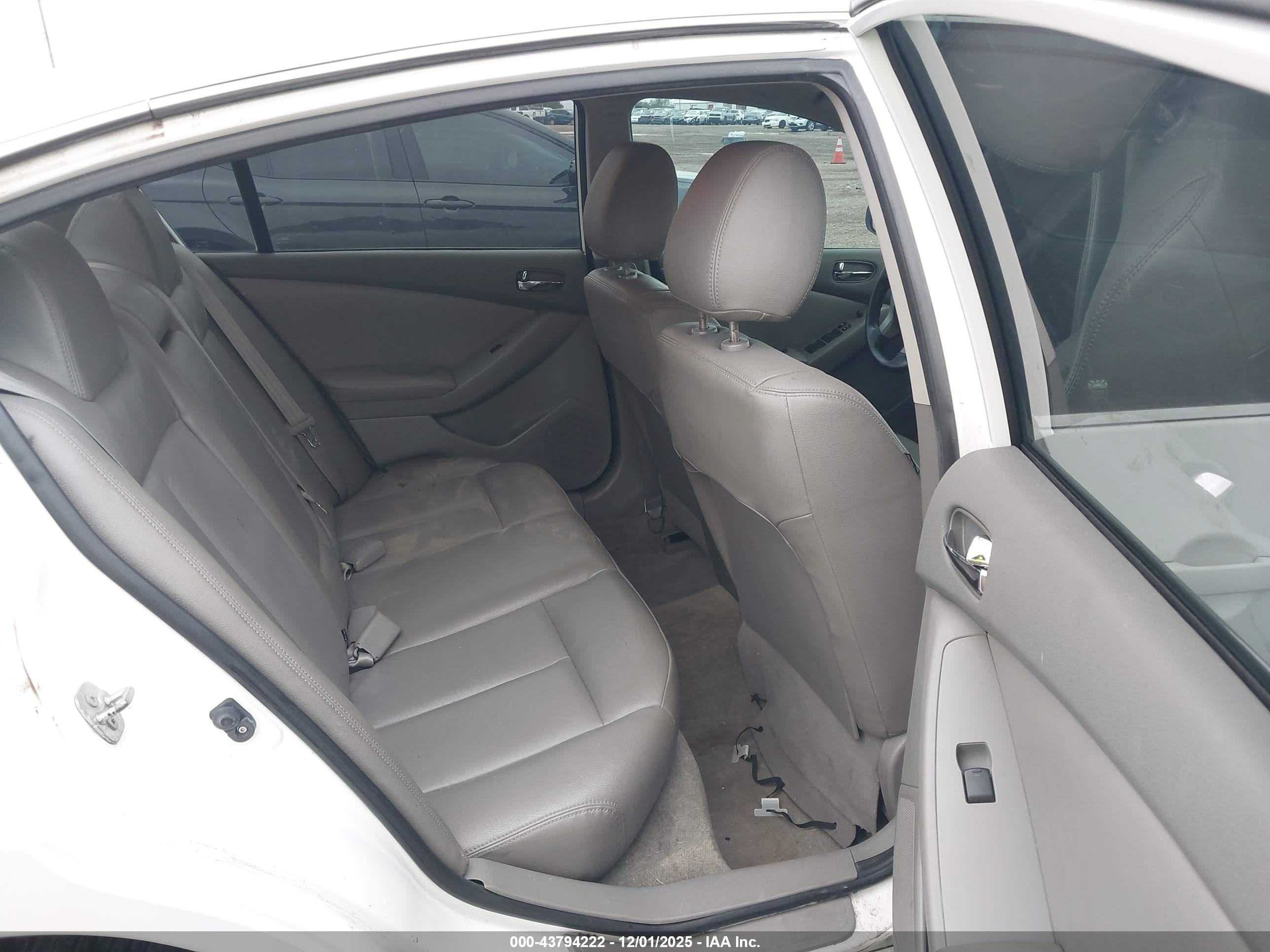 NISSAN ALTIMA image 8