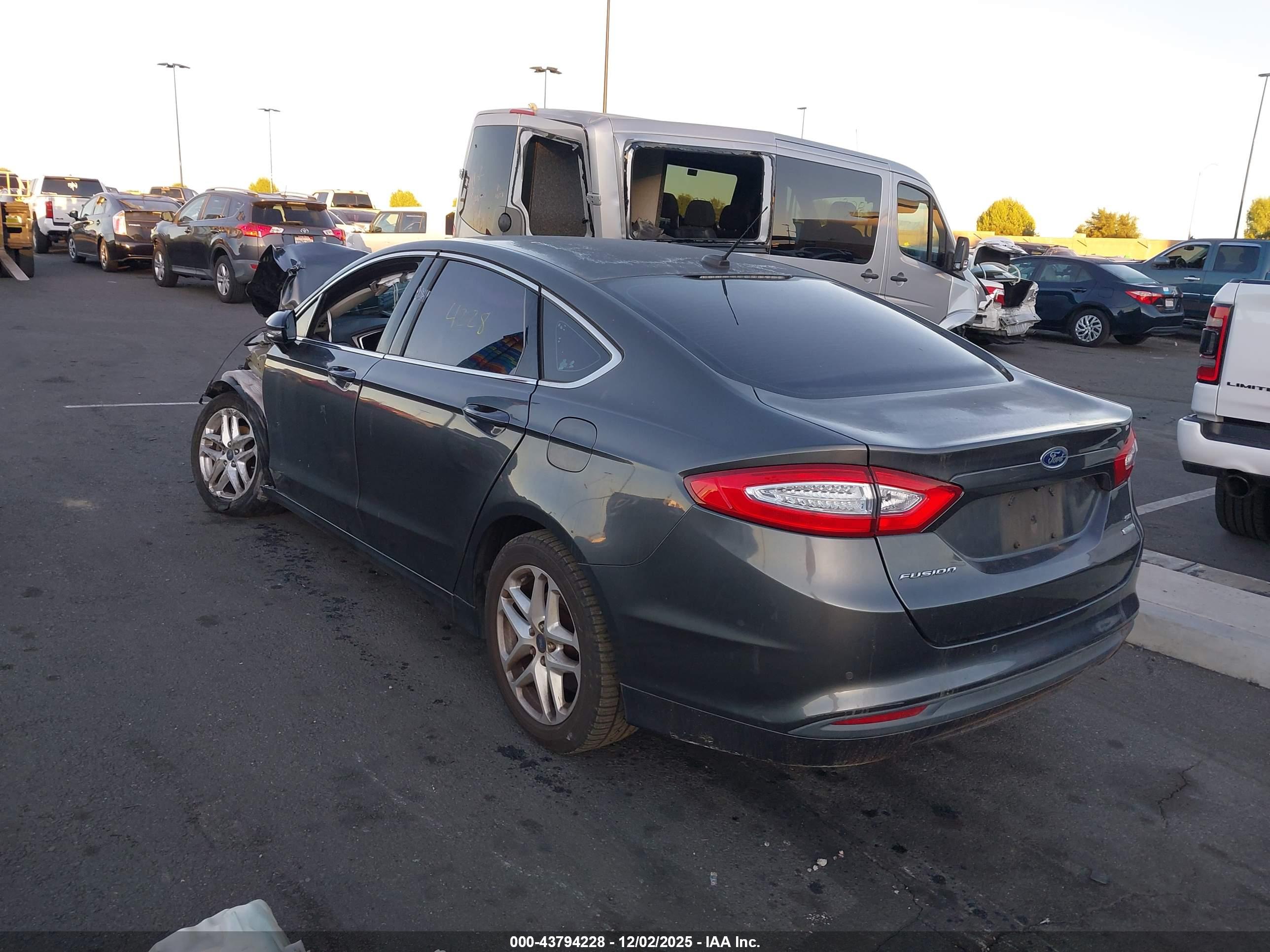 FORD FUSION image 3