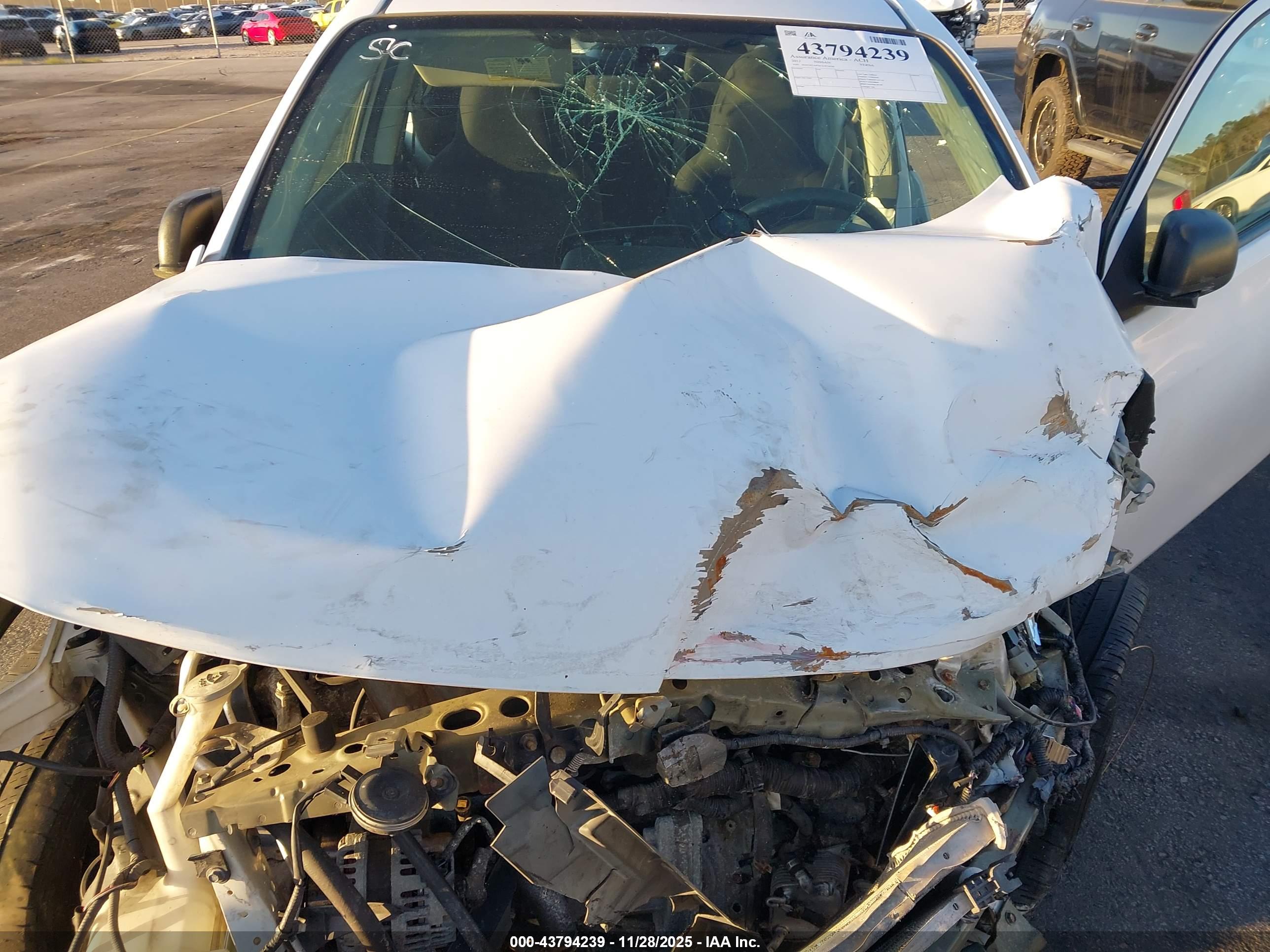 NISSAN VERSA image 10