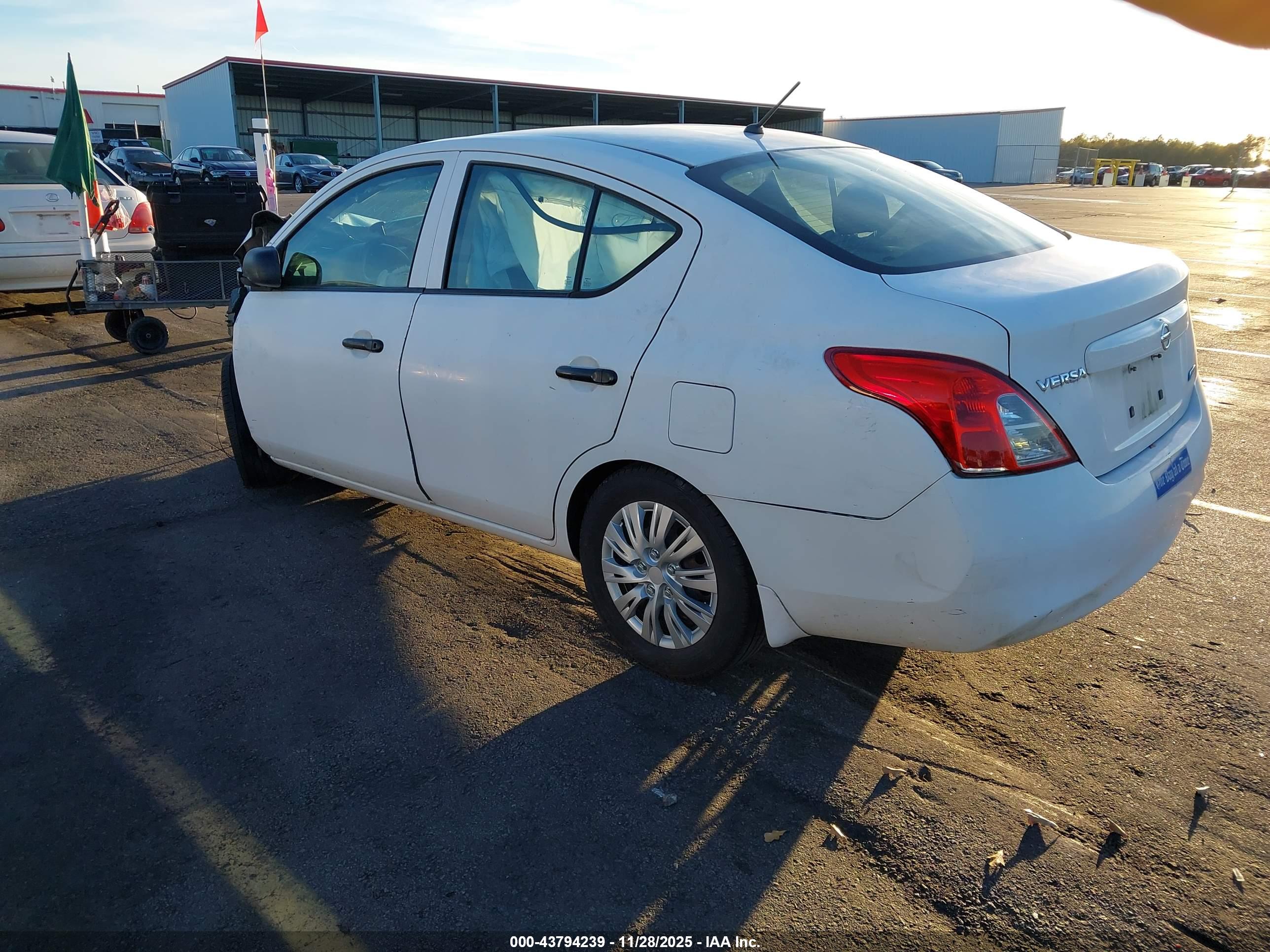NISSAN VERSA image 3
