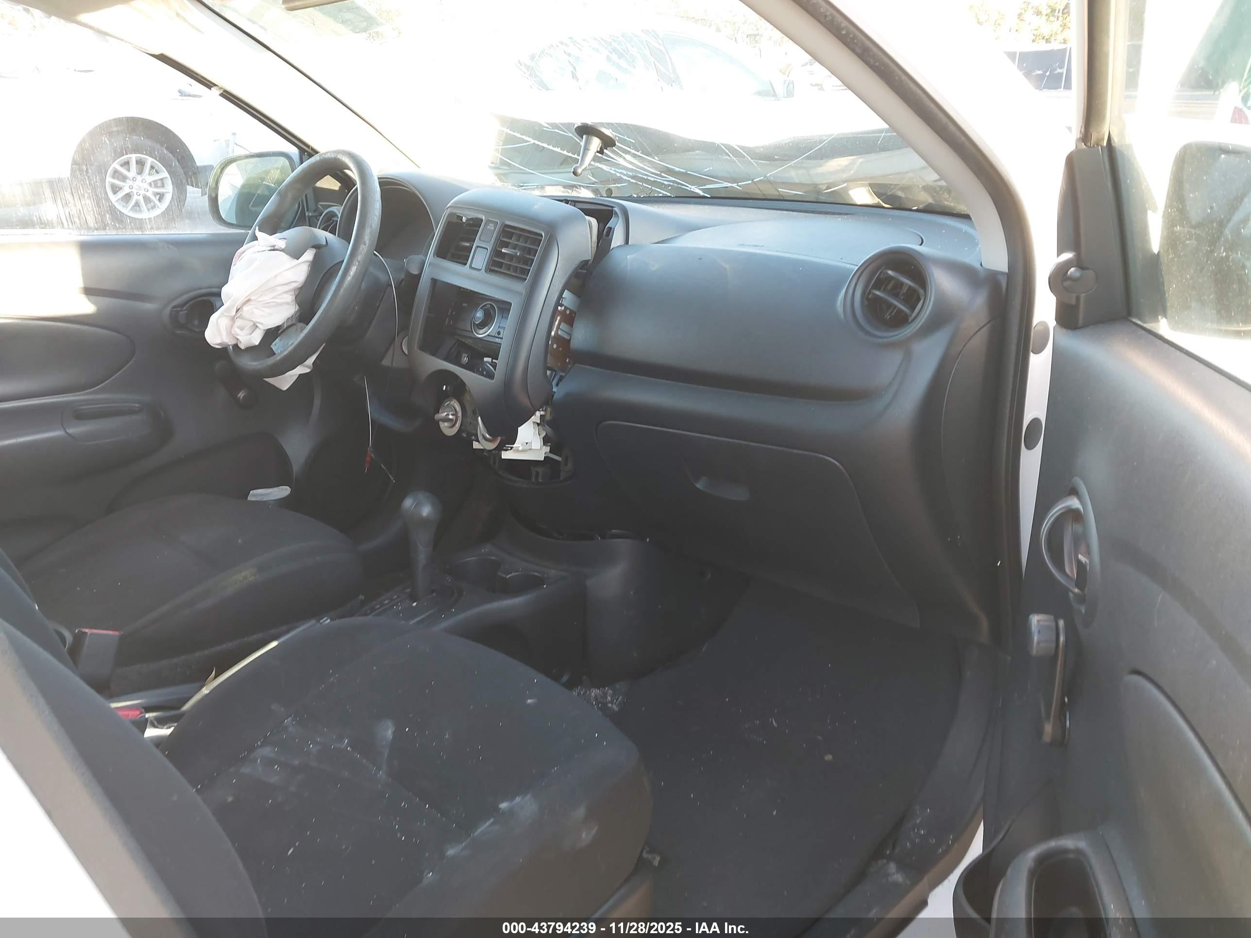 NISSAN VERSA image 5