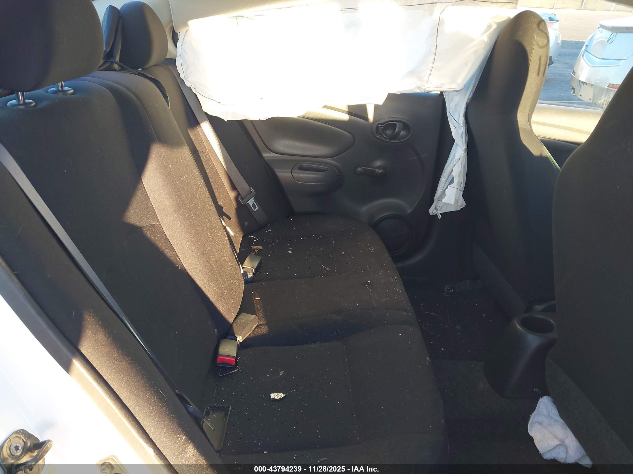NISSAN VERSA image 8