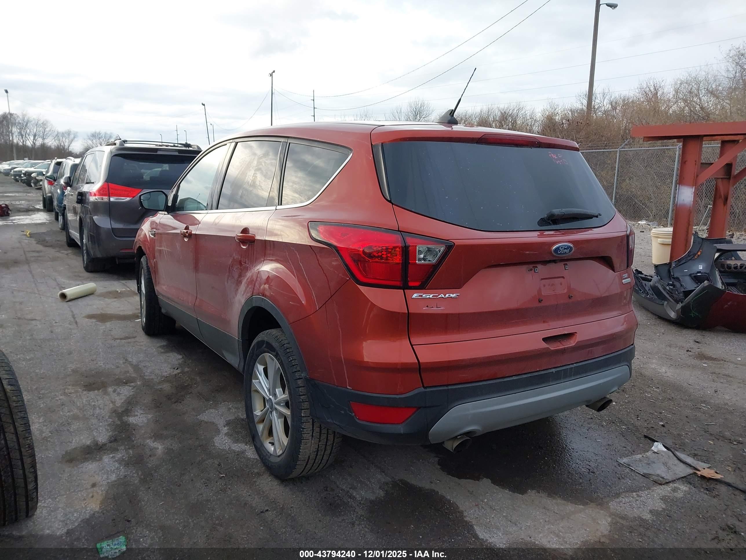 FORD ESCAPE image 3