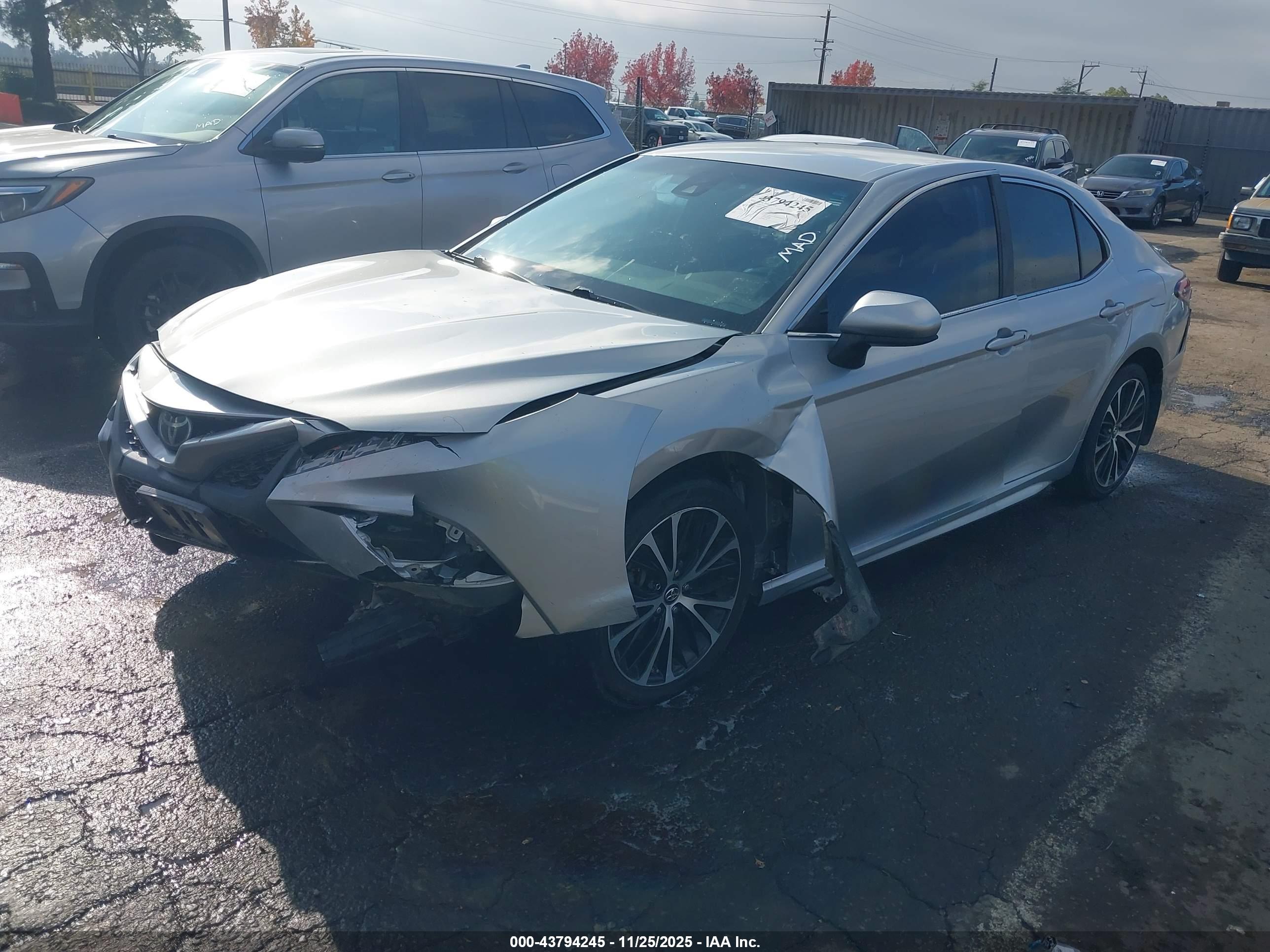 TOYOTA CAMRY image 2