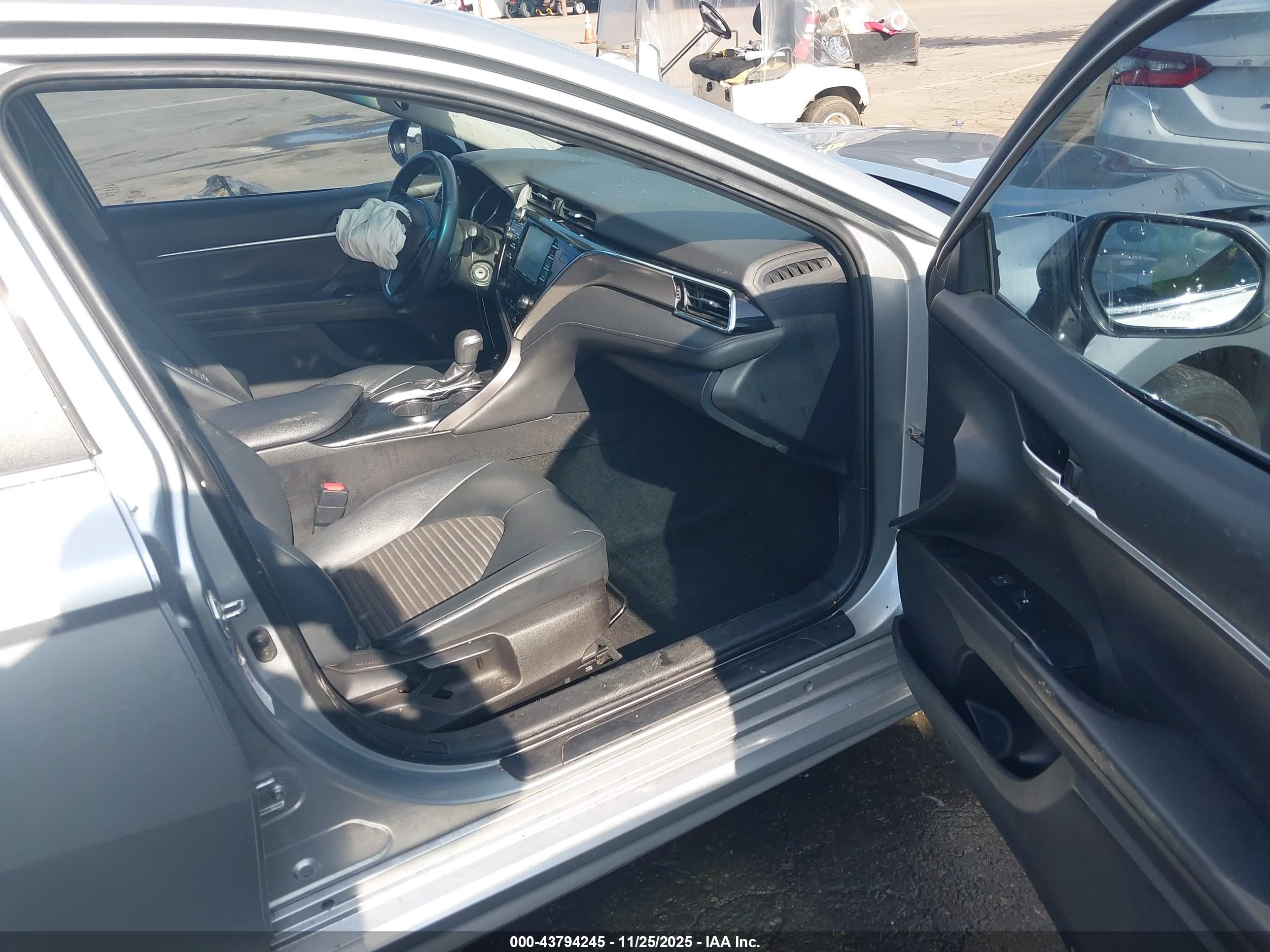 TOYOTA CAMRY image 5