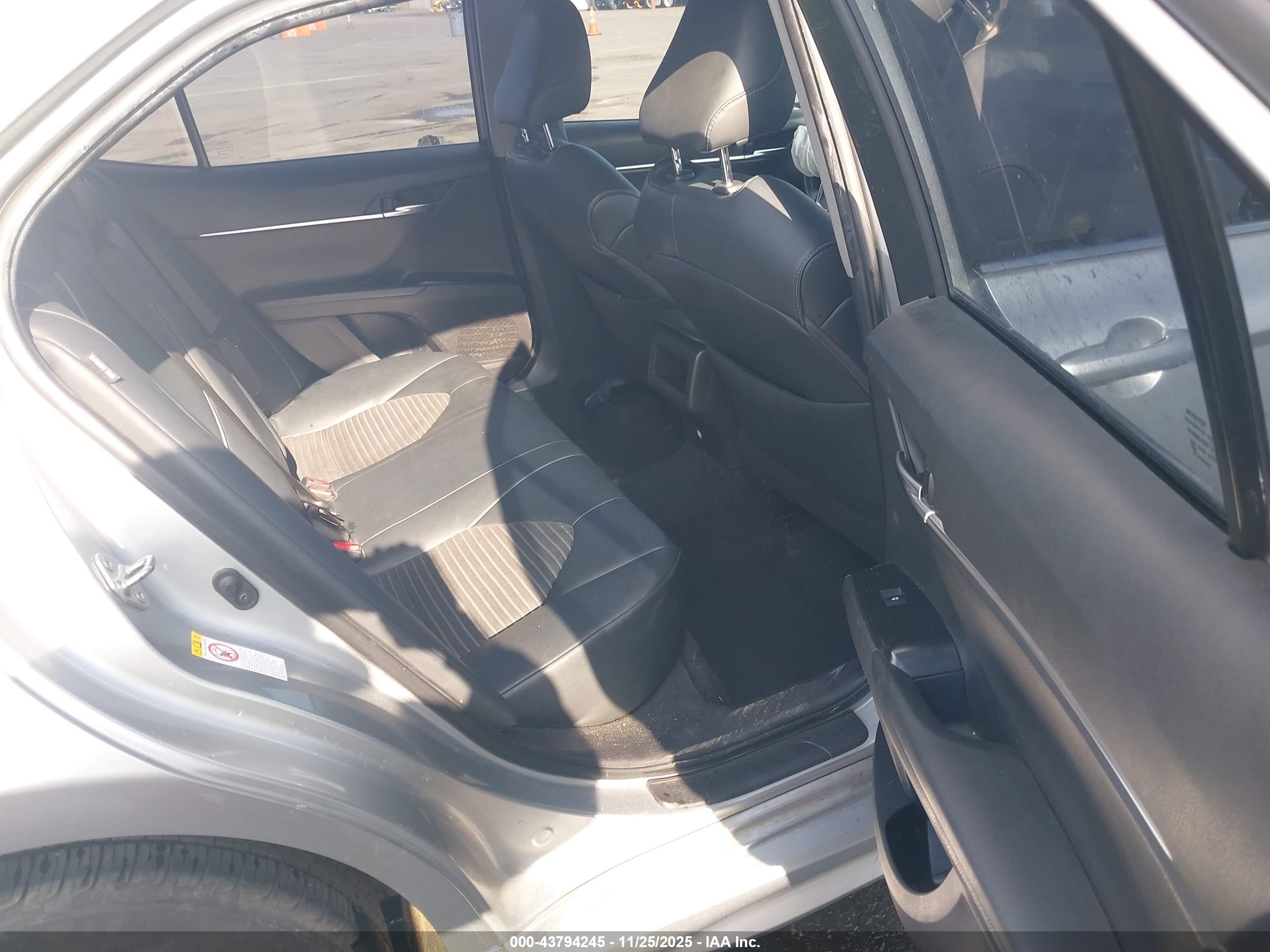 TOYOTA CAMRY image 8