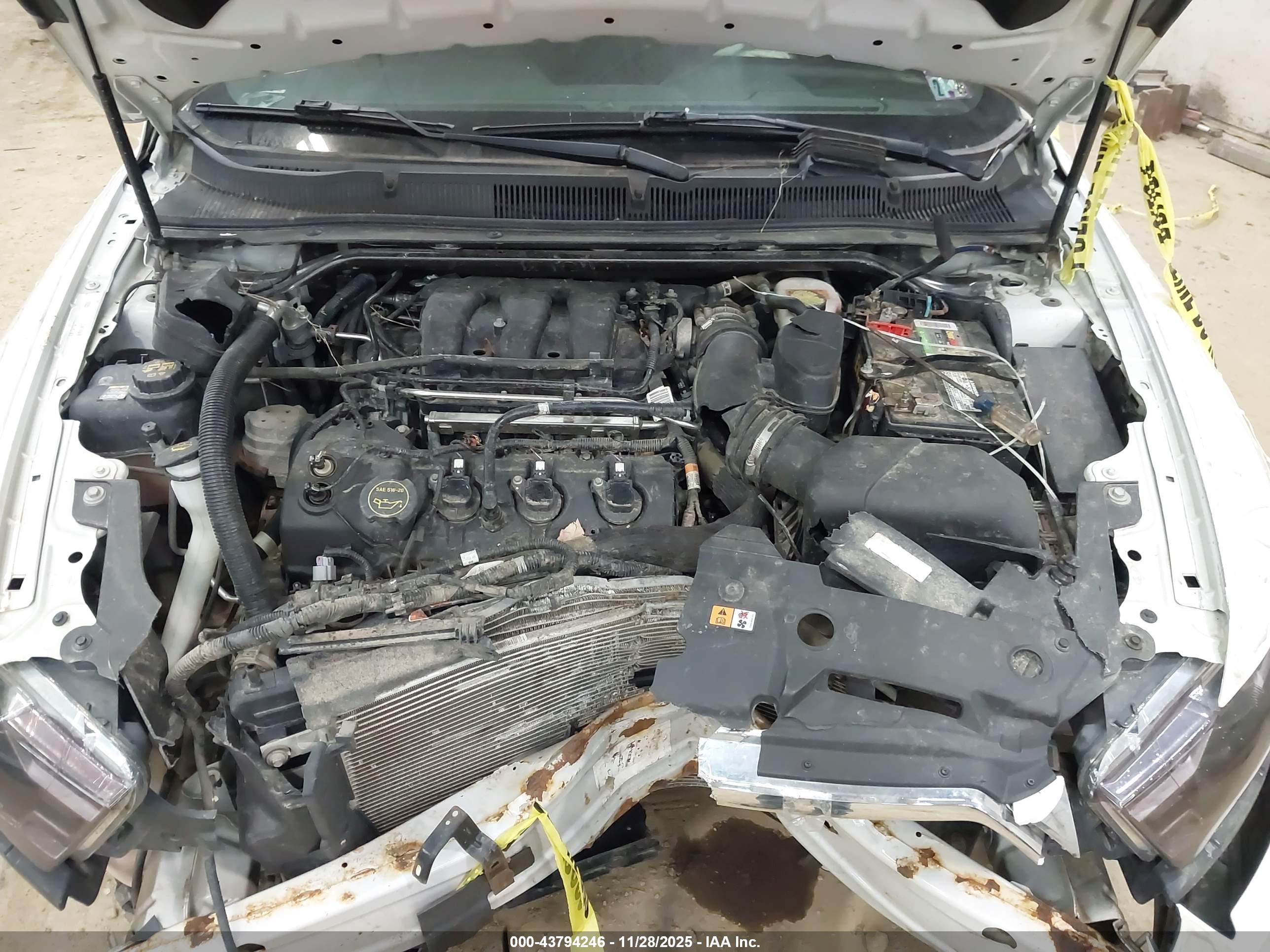 FORD TAURUS image 10