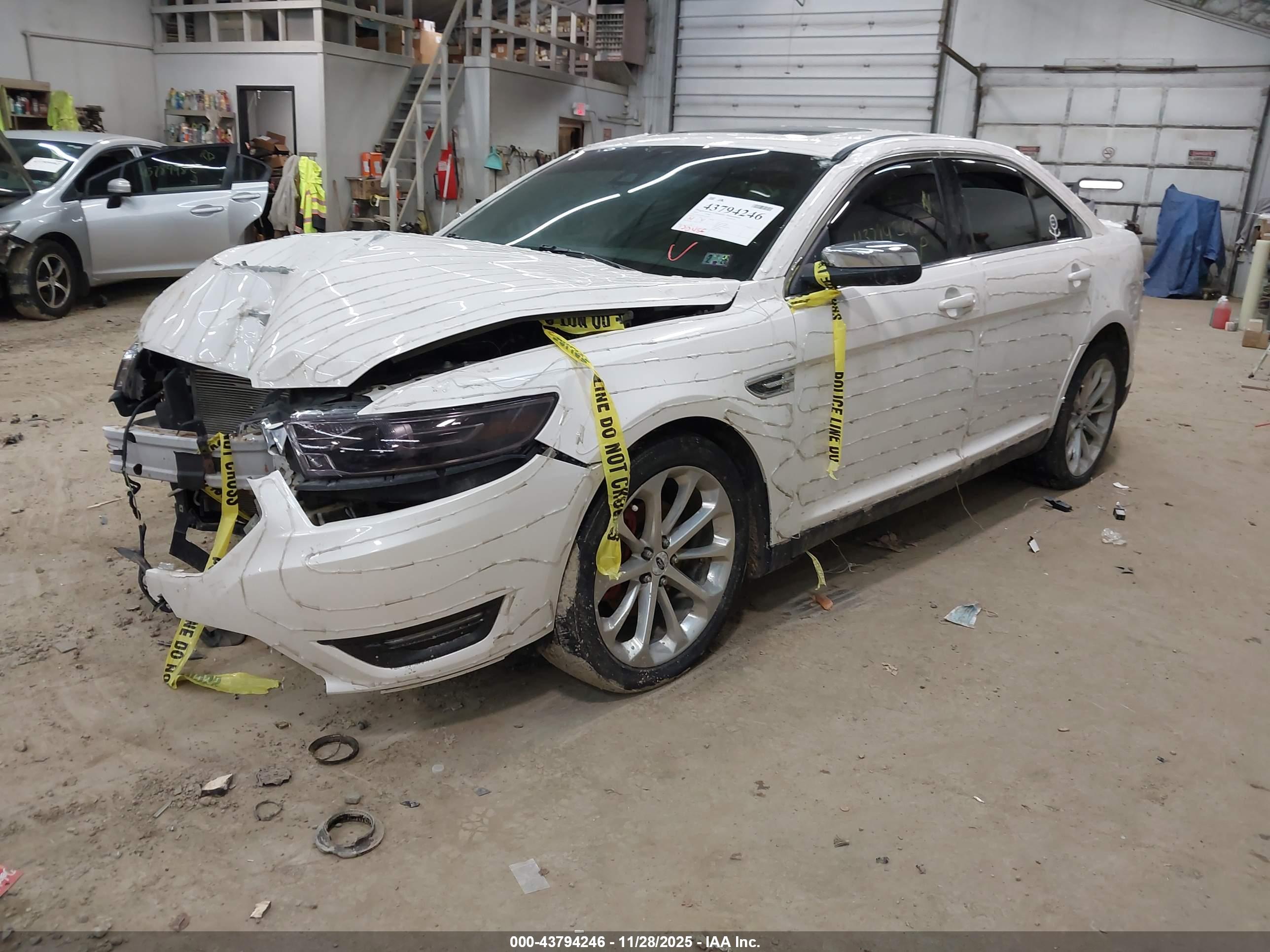FORD TAURUS image 2
