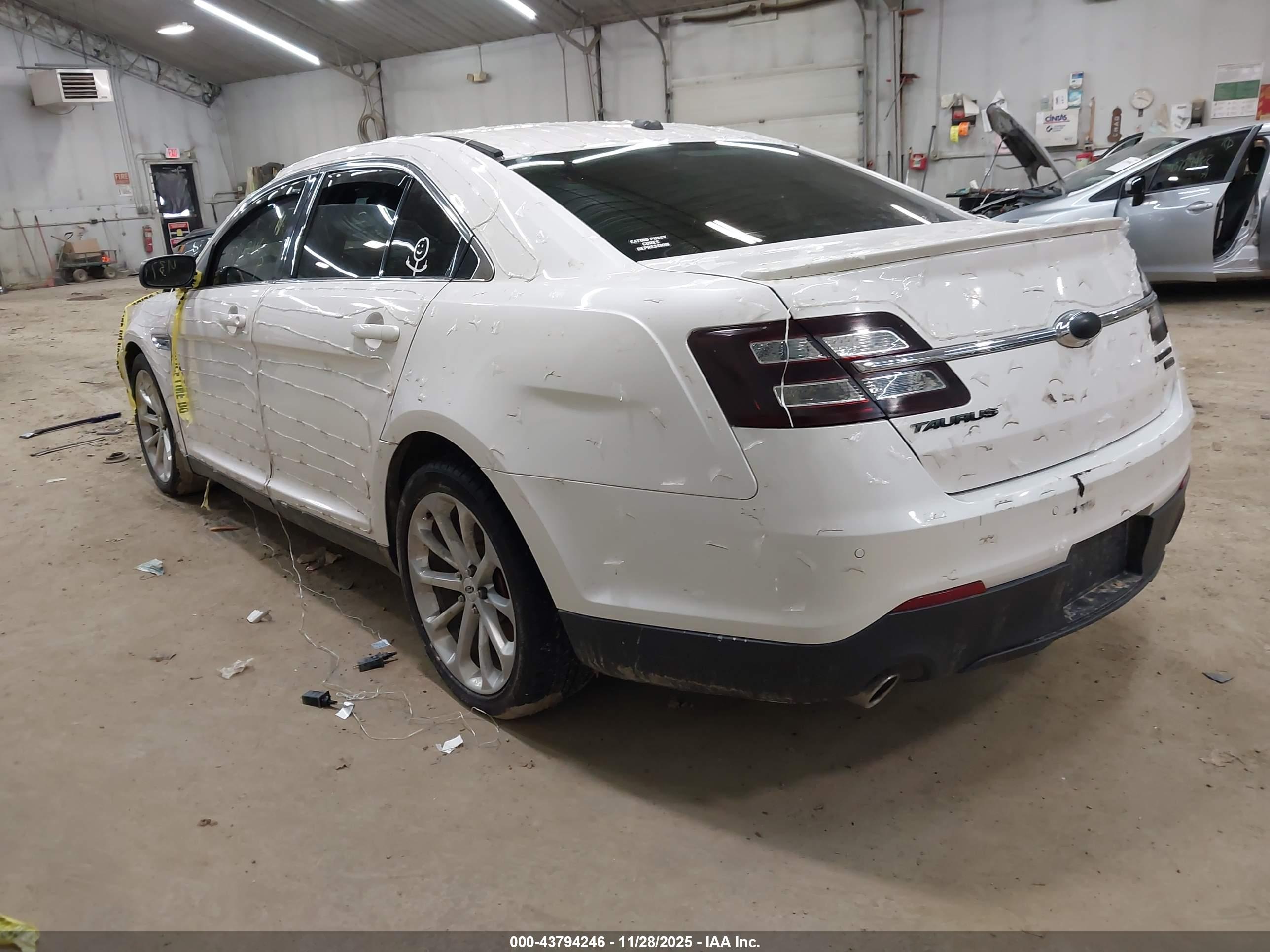 FORD TAURUS image 3