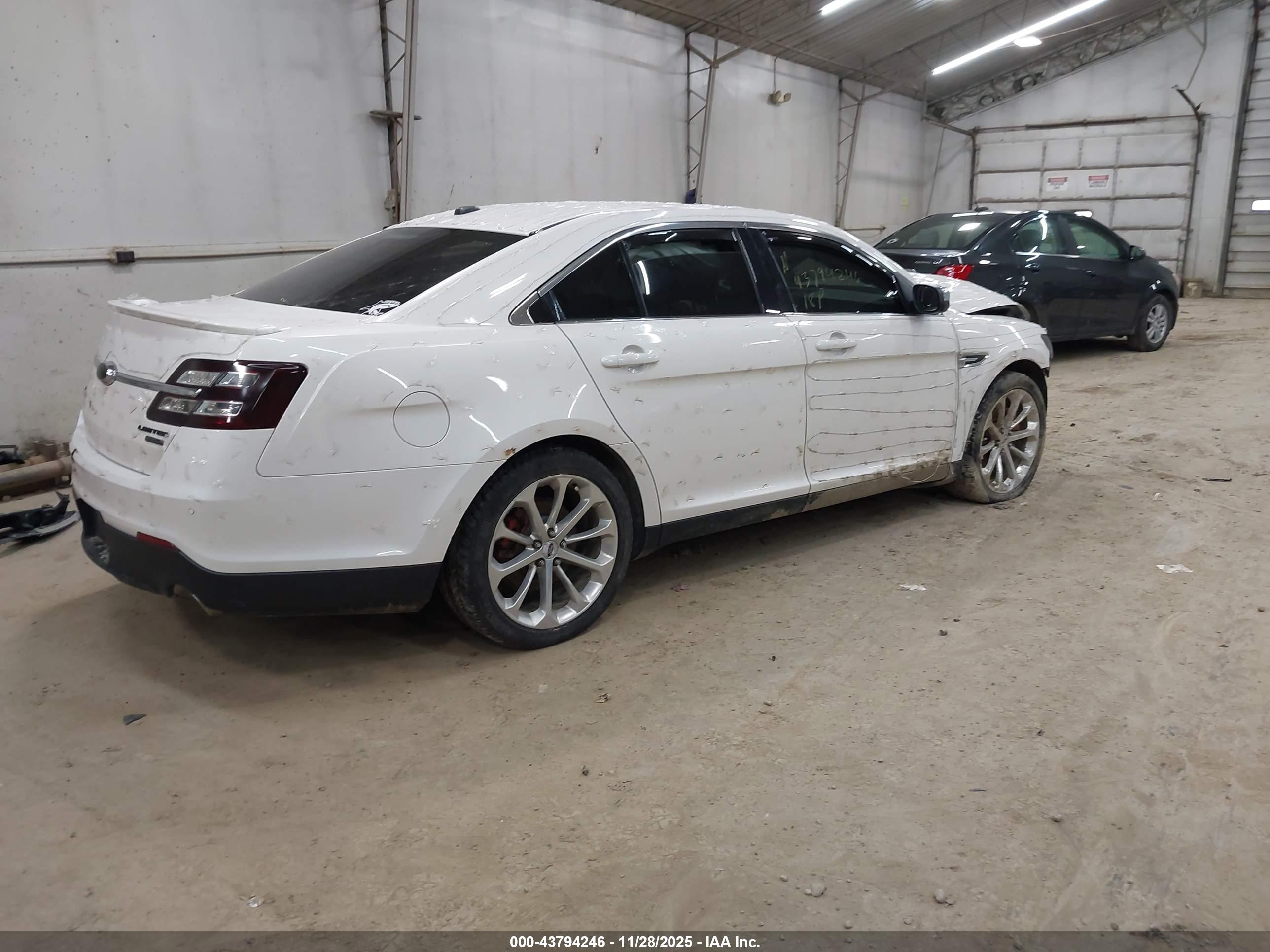 FORD TAURUS image 4