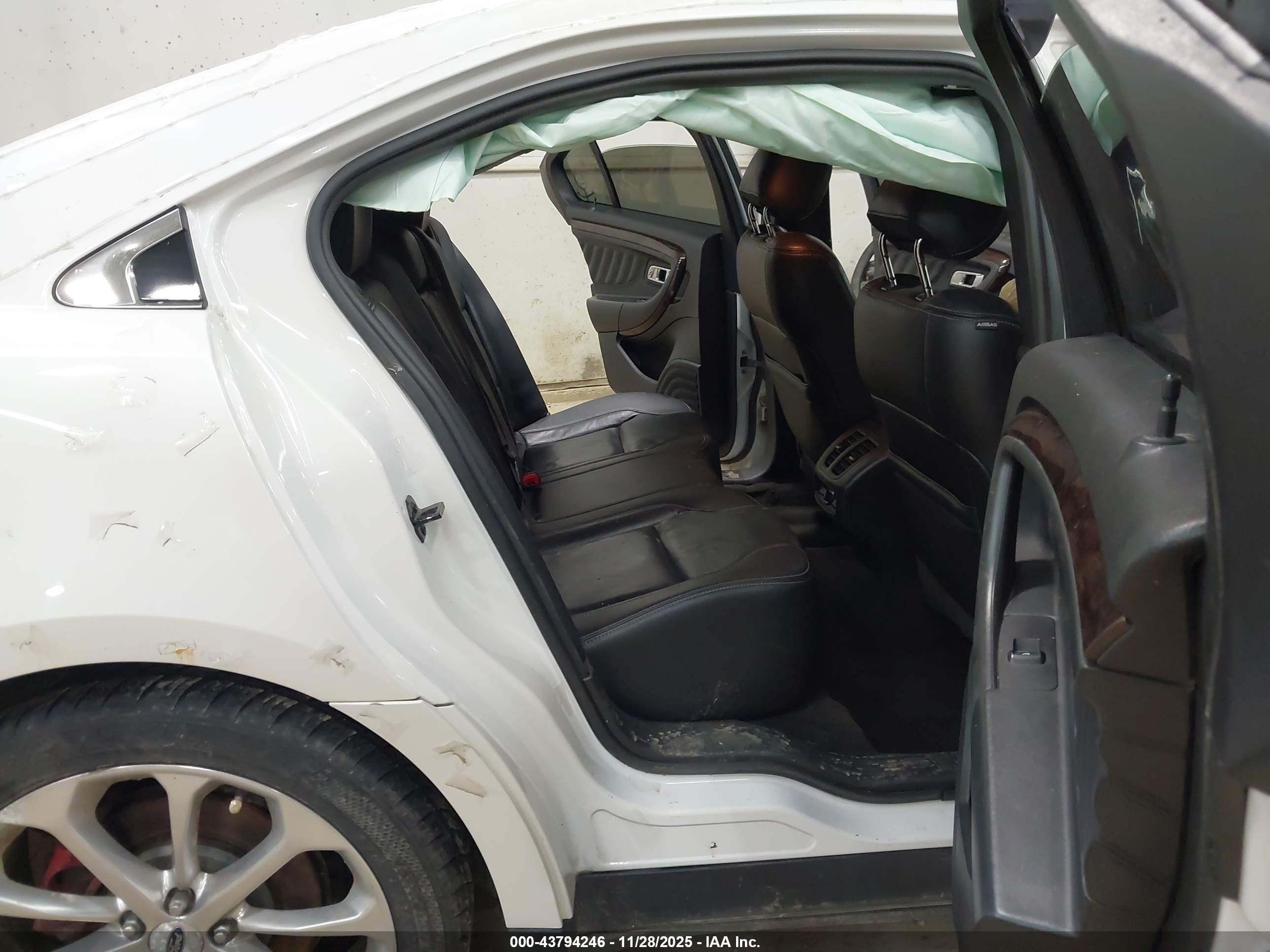 FORD TAURUS image 8