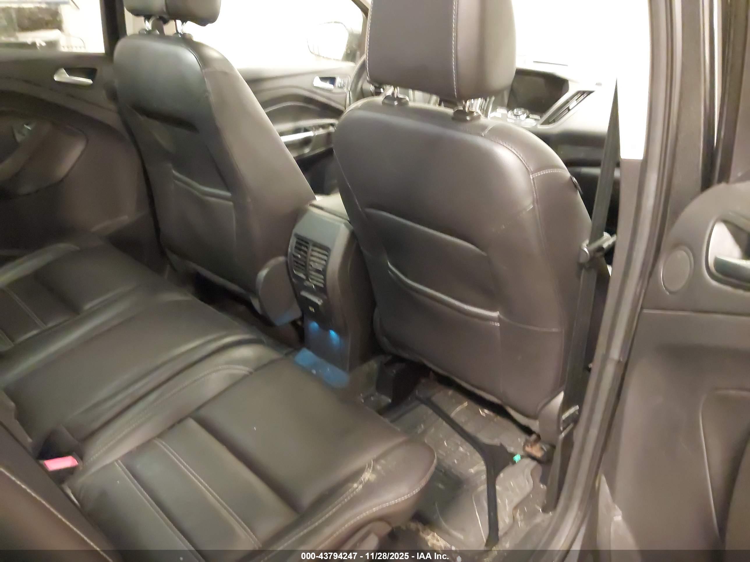 FORD ESCAPE image 8