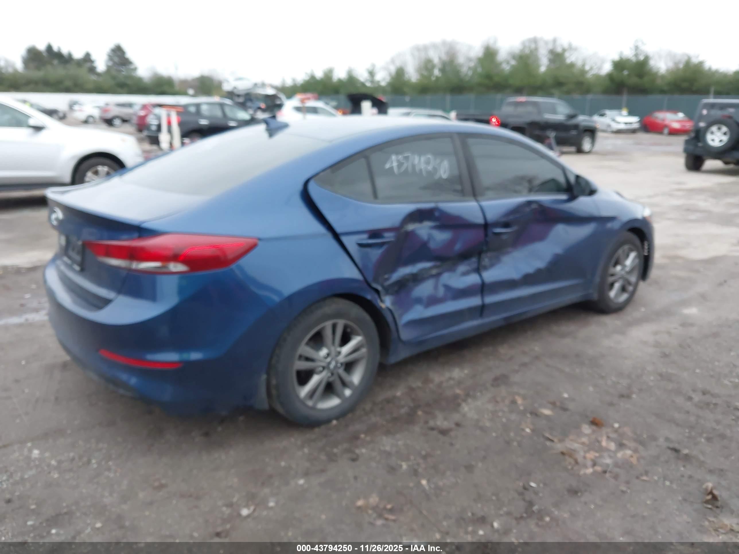 HYUNDAI ELANTRA image 4