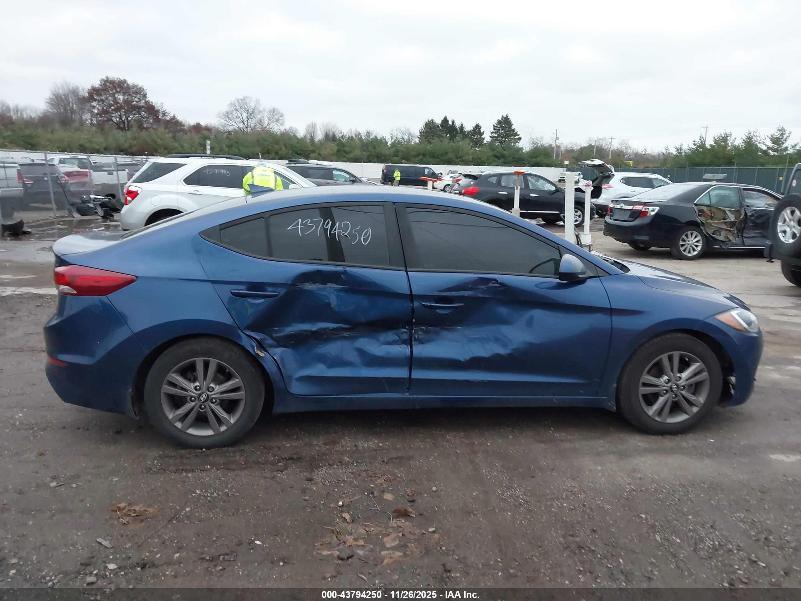 HYUNDAI ELANTRA image 6