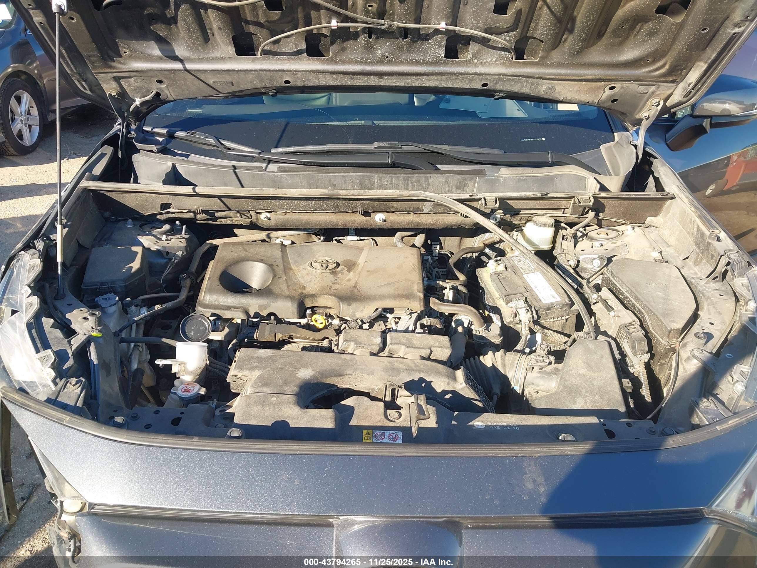 TOYOTA RAV4 image 10