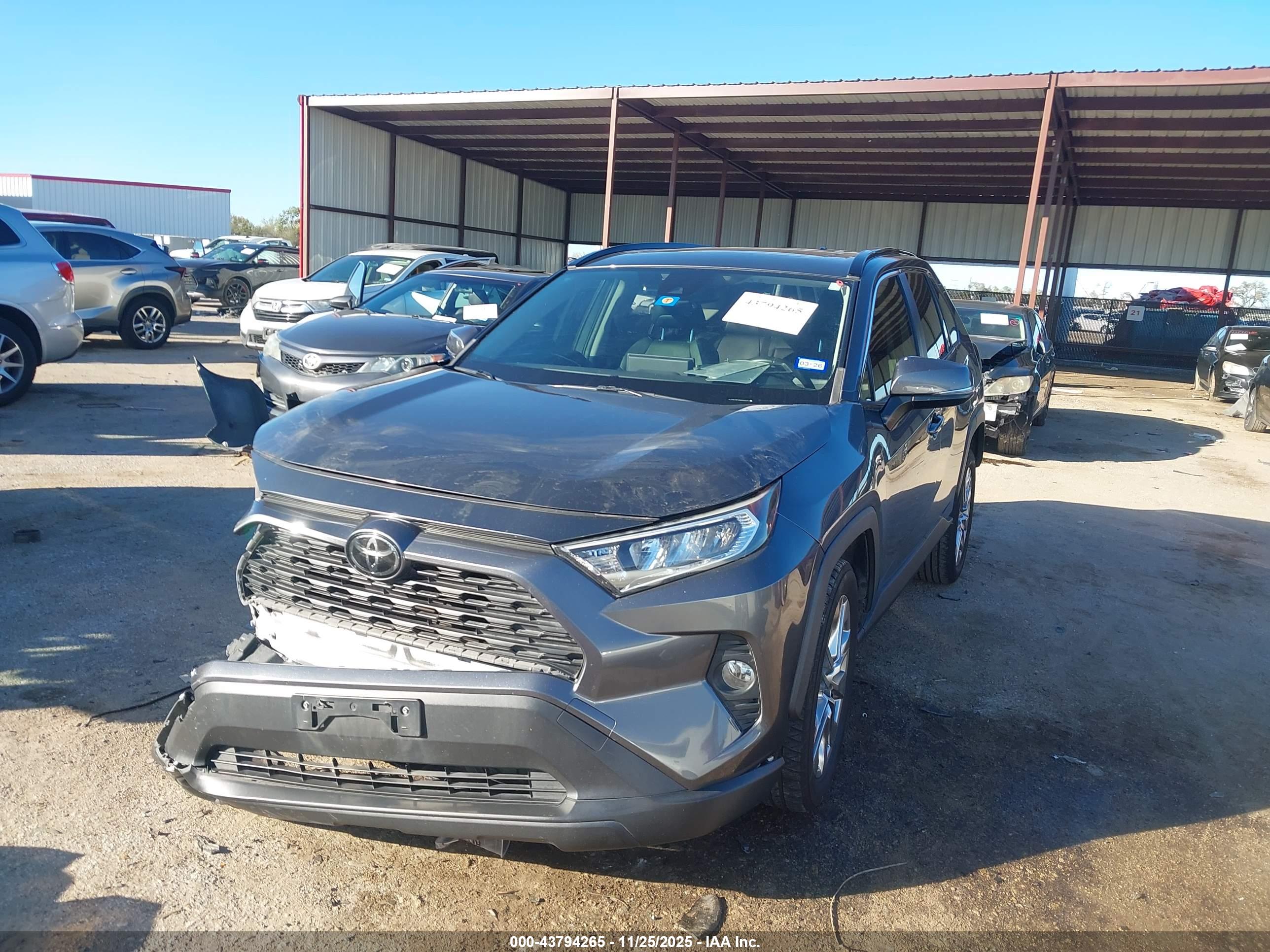 TOYOTA RAV4 image 2