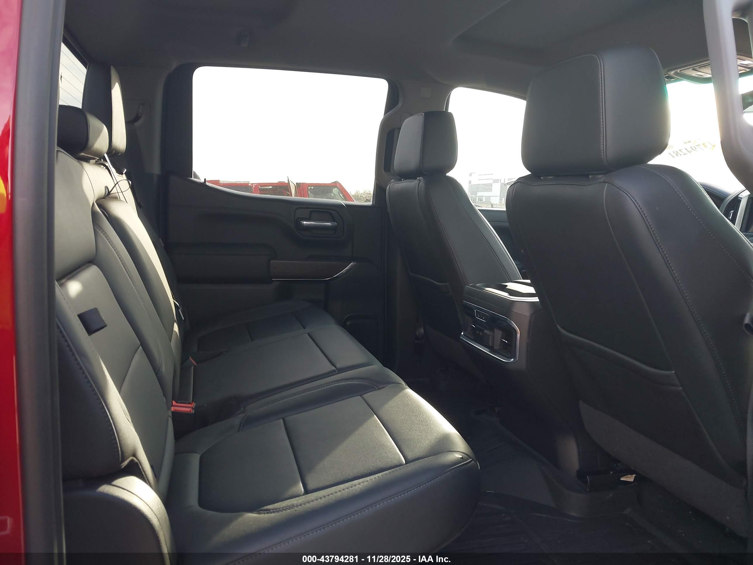 GMC SIERRA image 8