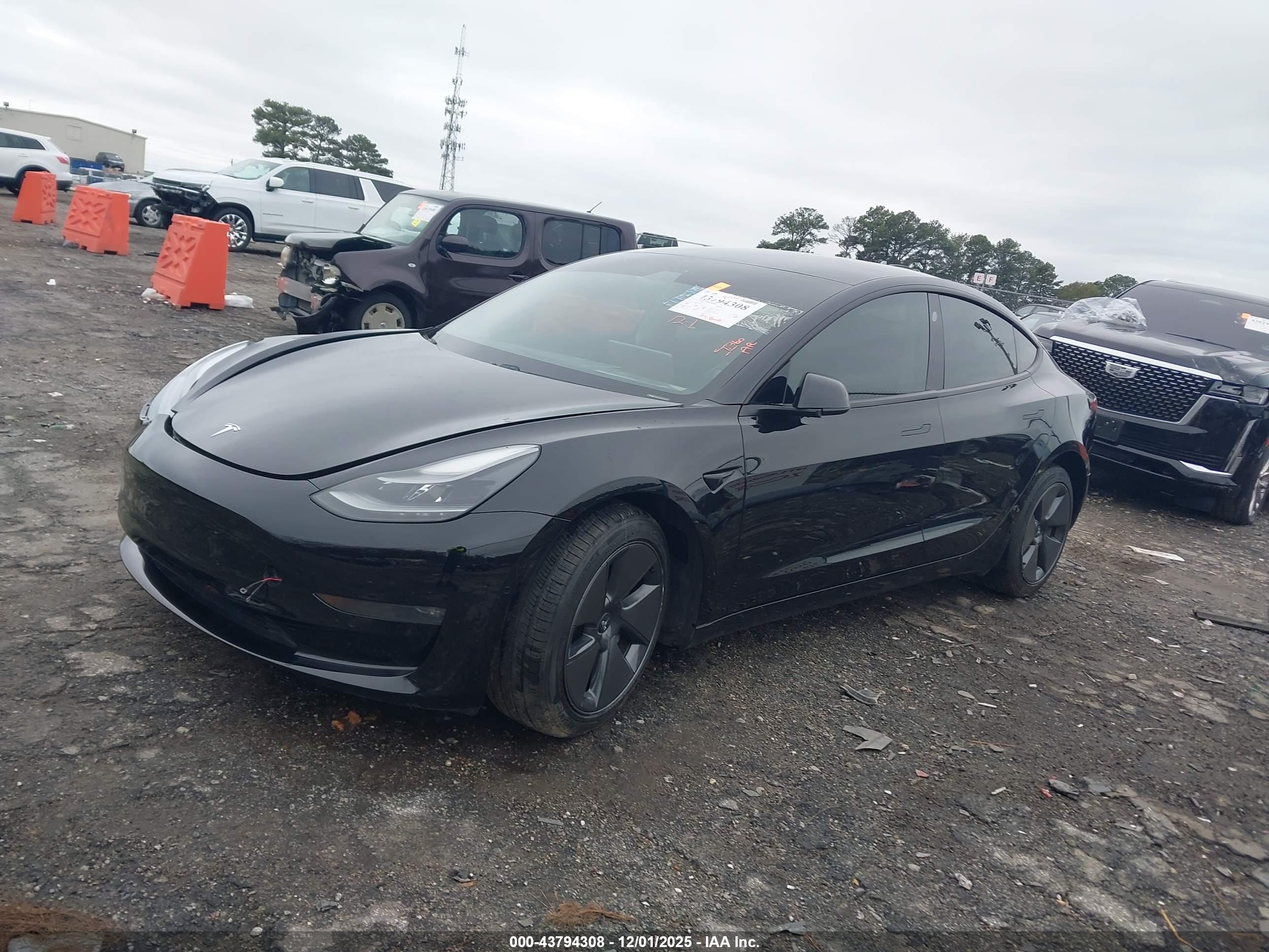 TESLA MODEL image 2