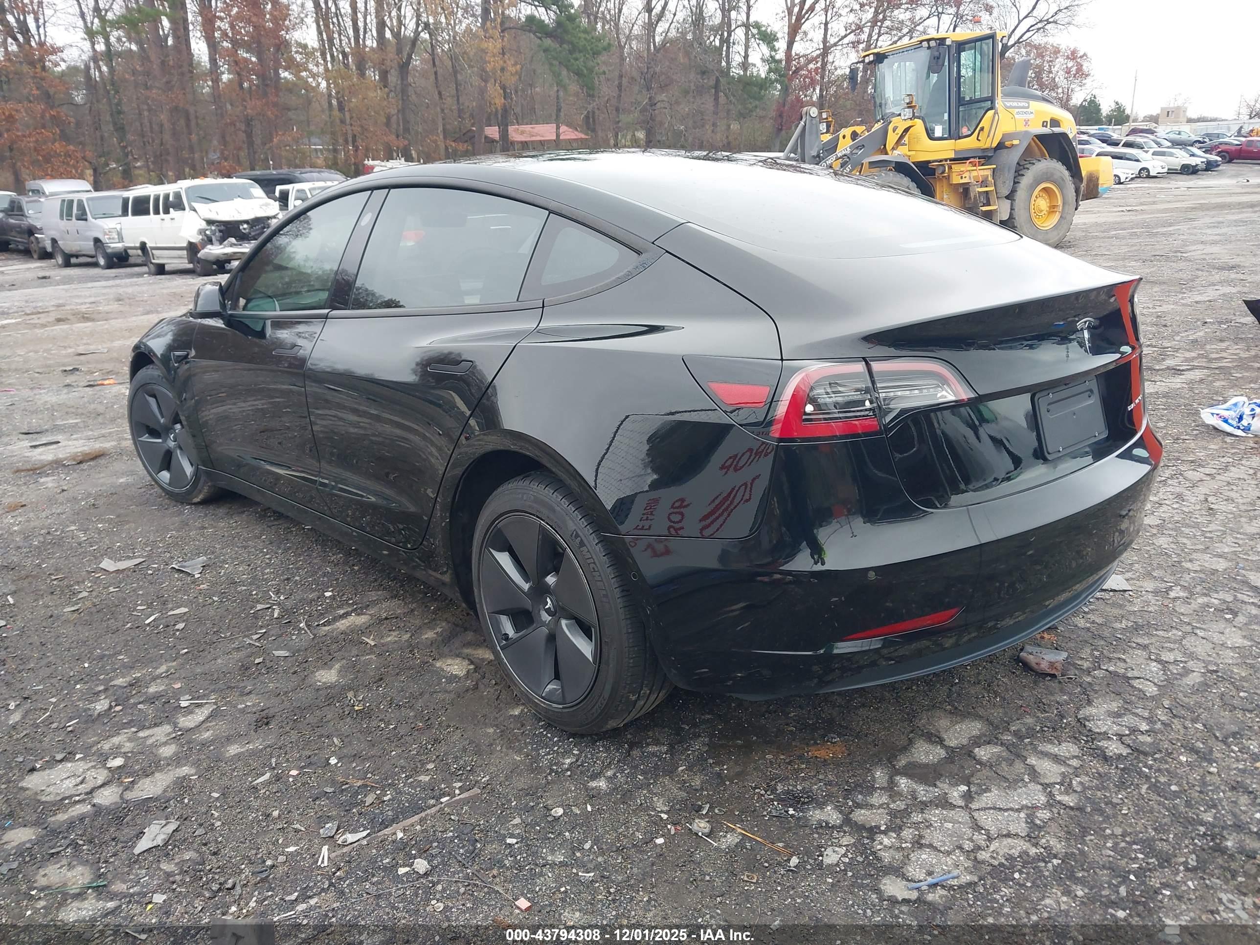 TESLA MODEL image 3