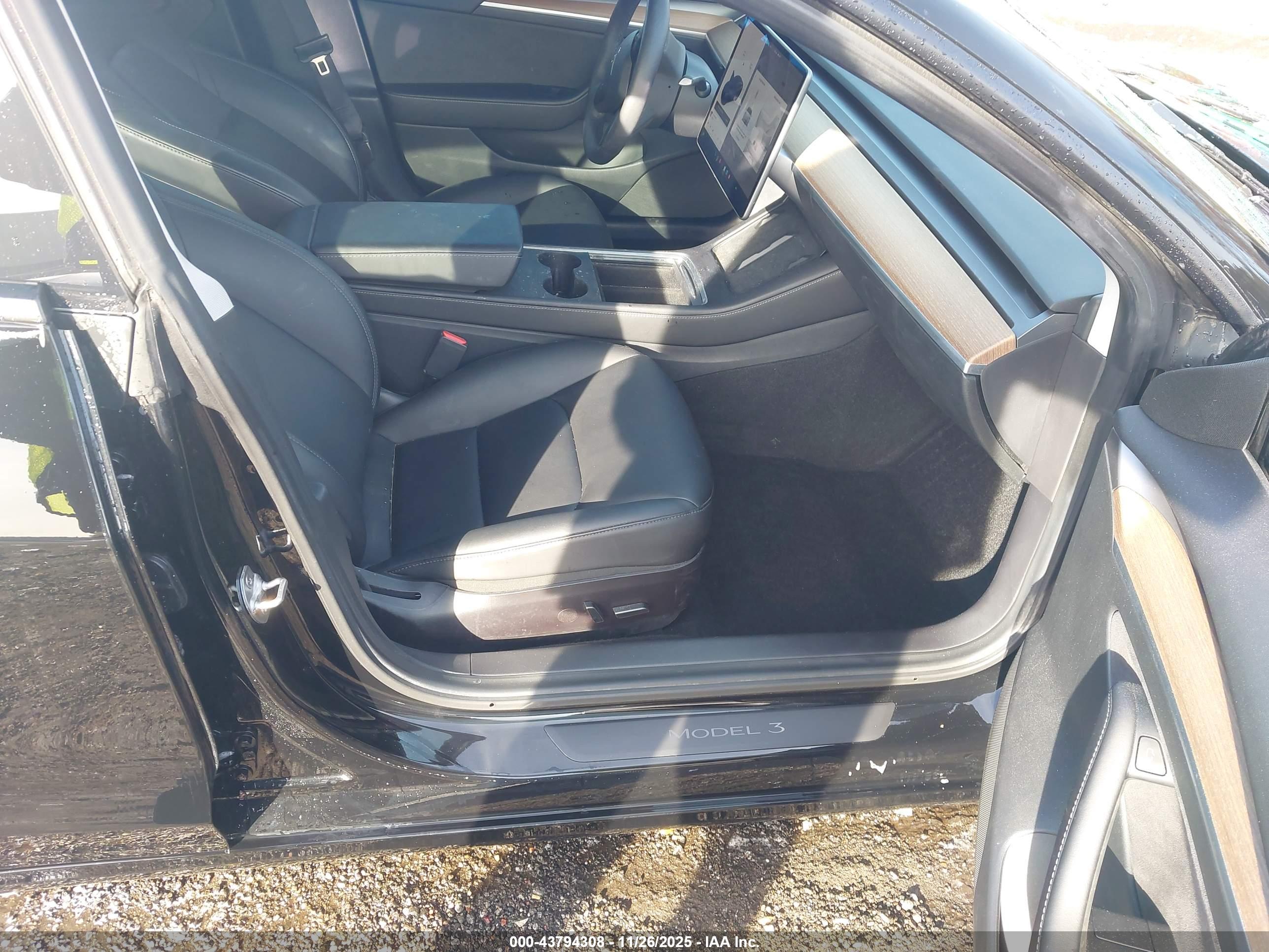 TESLA MODEL image 5