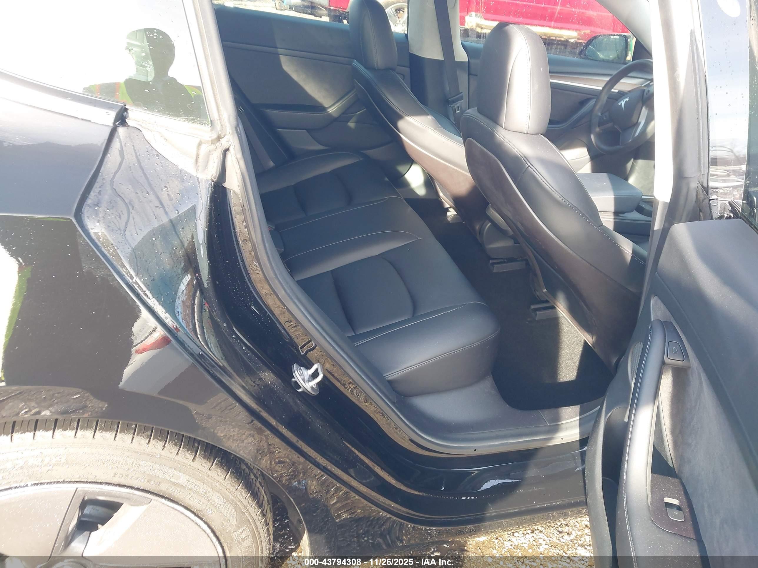 TESLA MODEL image 8
