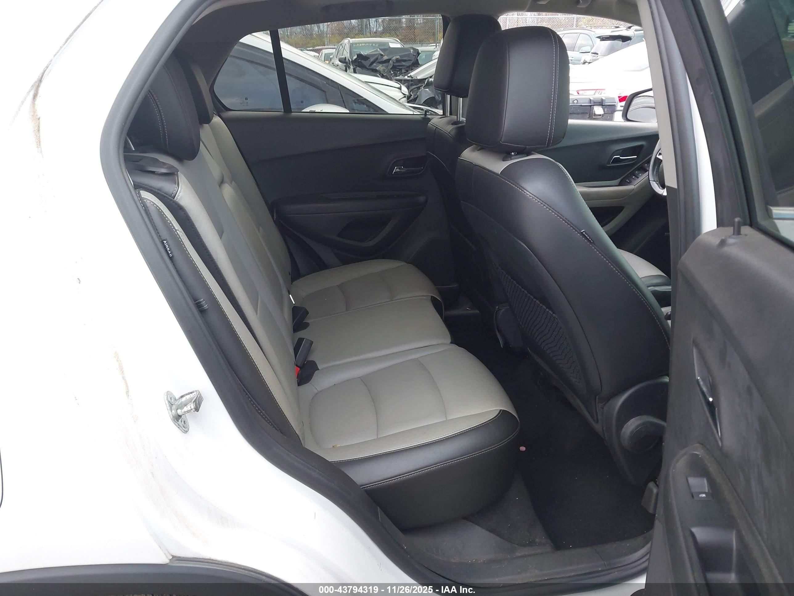 CHEVROLET TRAX image 8