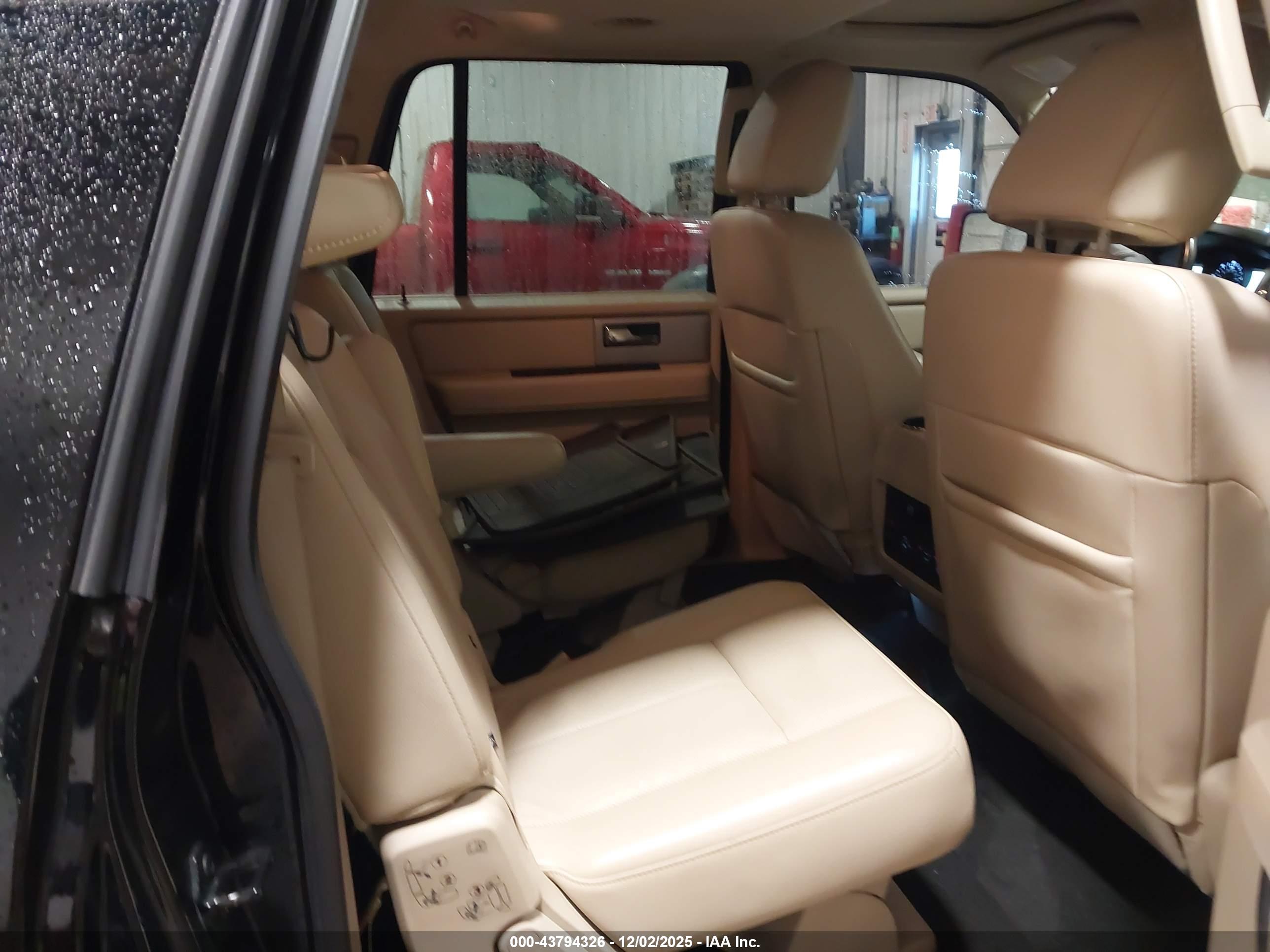 FORD EXPEDITION image 8