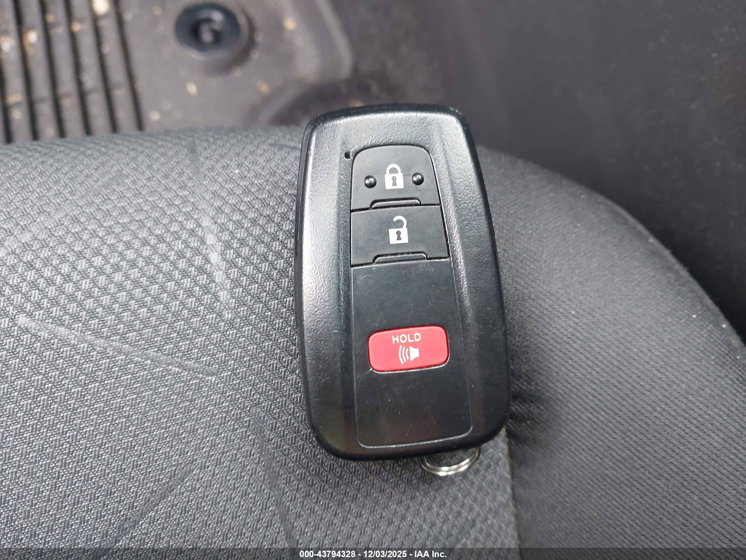TOYOTA RAV4 image 11